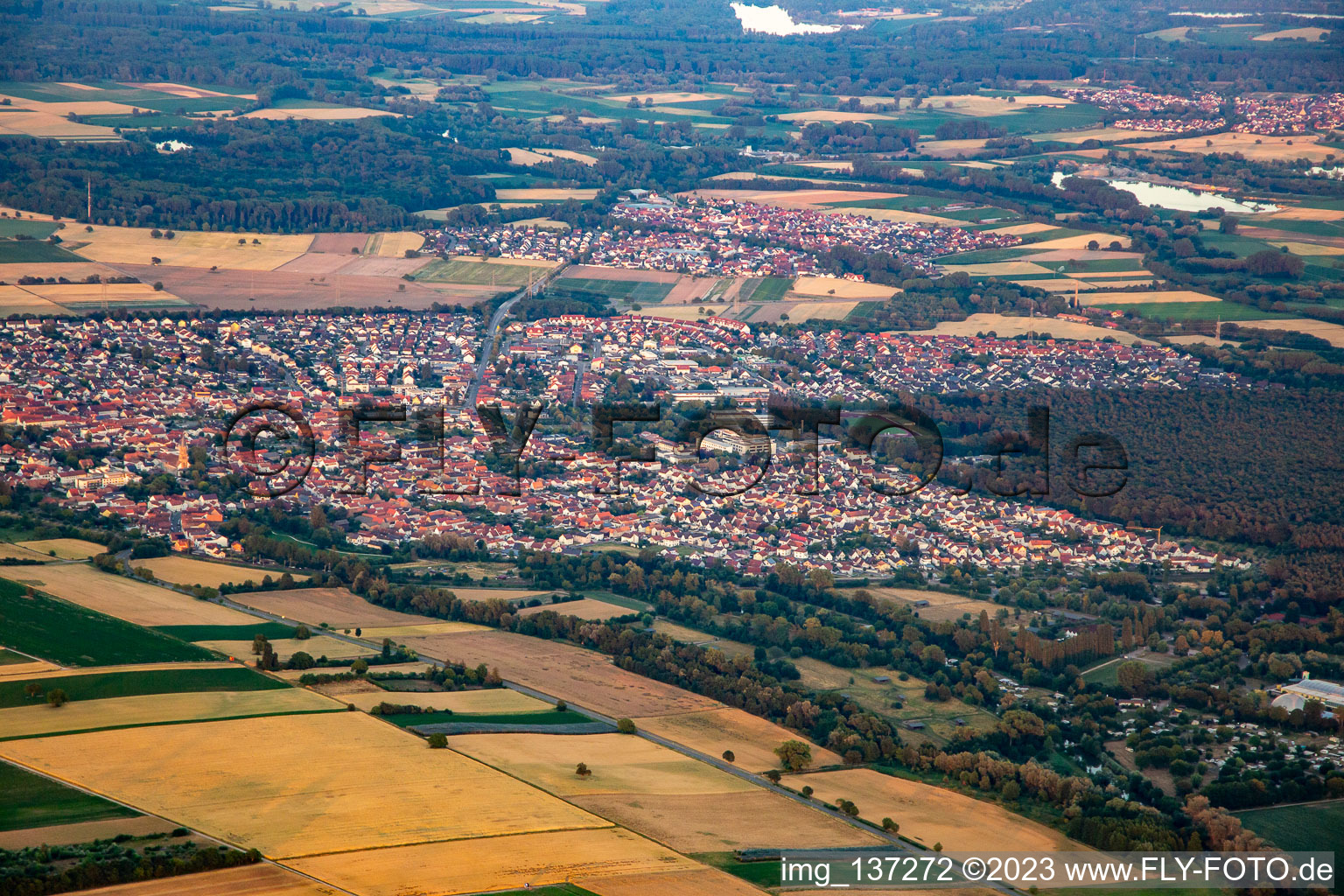 Vue aérienne de Du nord-ouest à Rülzheim dans le département Rhénanie-Palatinat, Allemagne