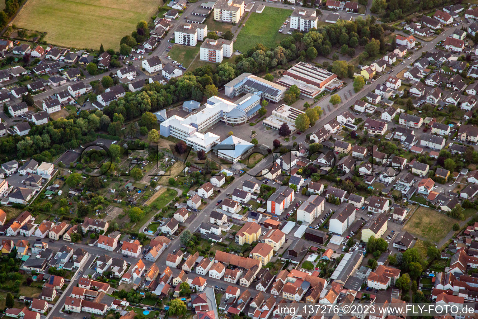 Vue aérienne de Centre scolaire PAMINA Herxheim à Herxheim bei Landau dans le département Rhénanie-Palatinat, Allemagne