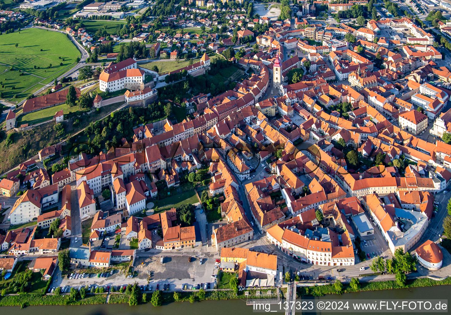 Vue aérienne de Ptuj dans le département Slovénie, Slovénie