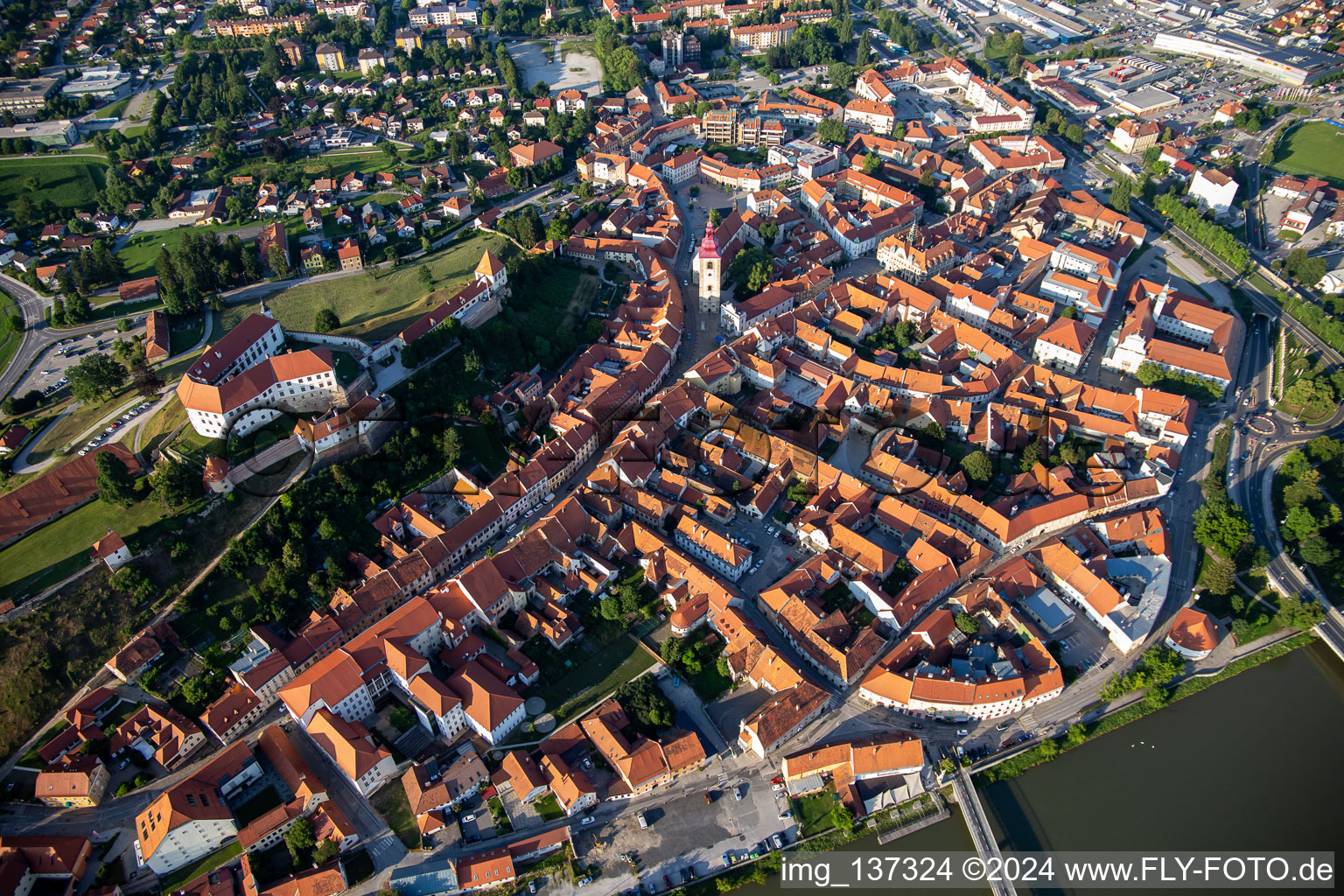 Photographie aérienne de Ptuj dans le département Slovénie, Slovénie