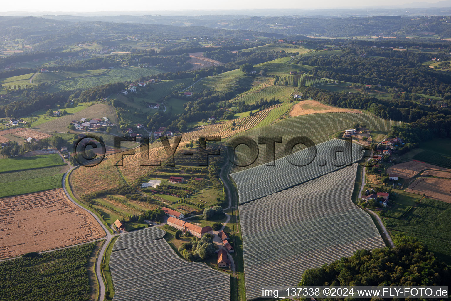 Vue aérienne de Camp romain / Camp Rimski Poetovio / Camp romain Poetovio à Ptuj dans le département Slovénie, Slovénie