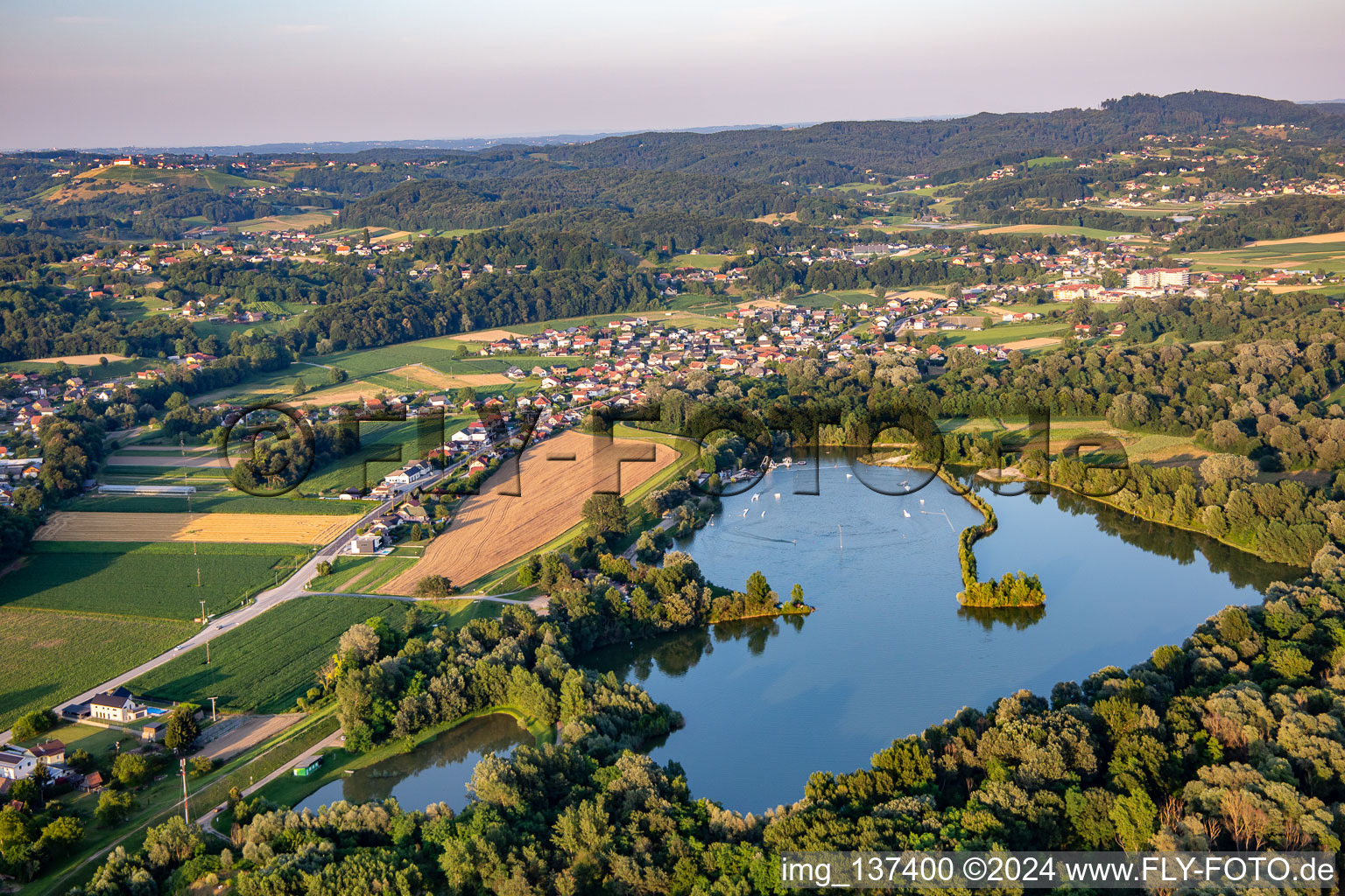 Vue aérienne de Parc aquatique Dooplek à Duplek dans le département Slovénie, Slovénie