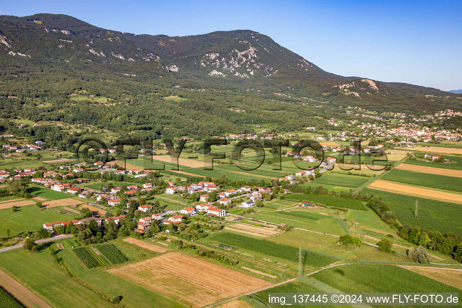 Vue aérienne de Sempas à Nova Gorica dans le département Slovénie, Slovénie