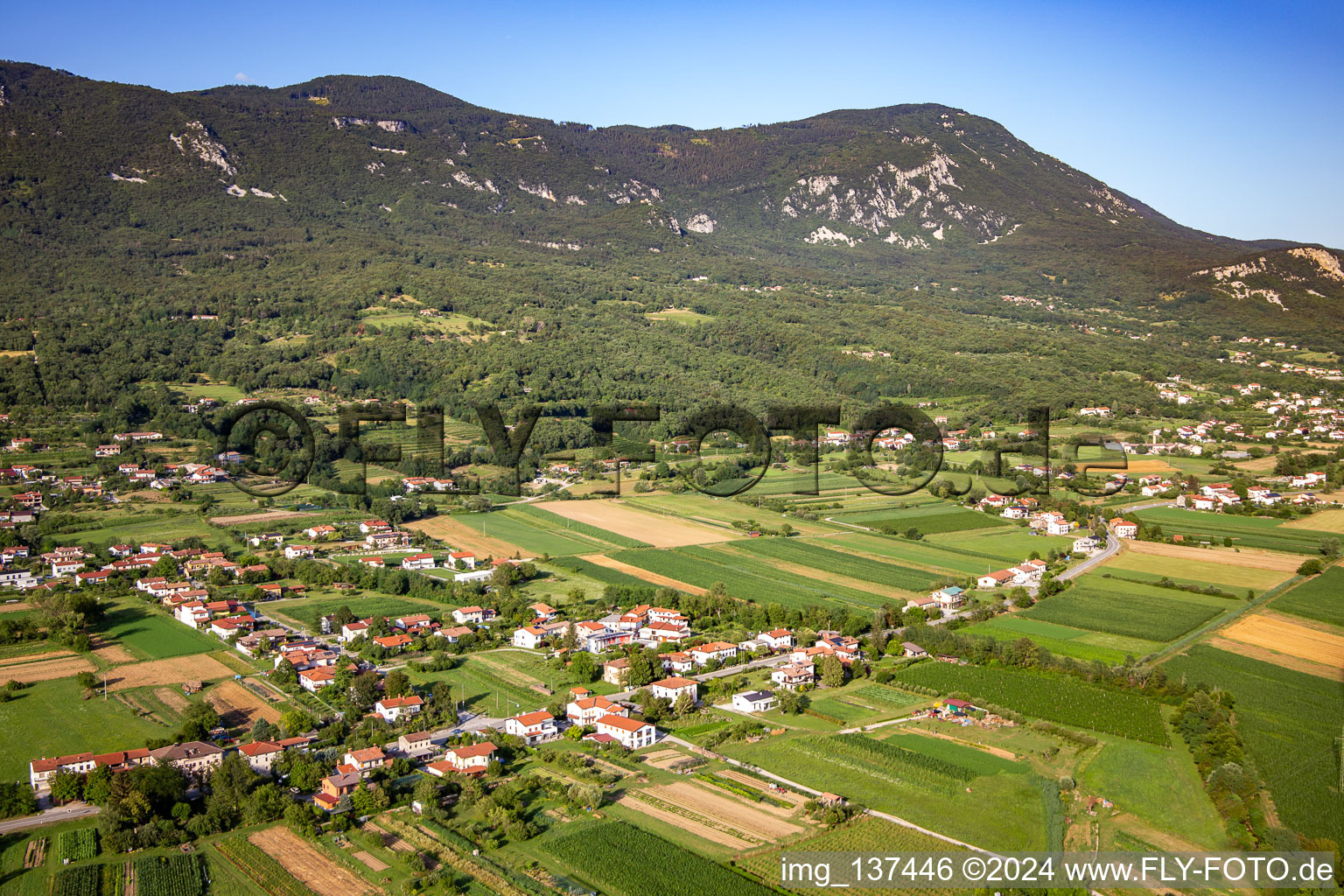 Vue aérienne de Sempas à Nova Gorica dans le département Slovénie, Slovénie