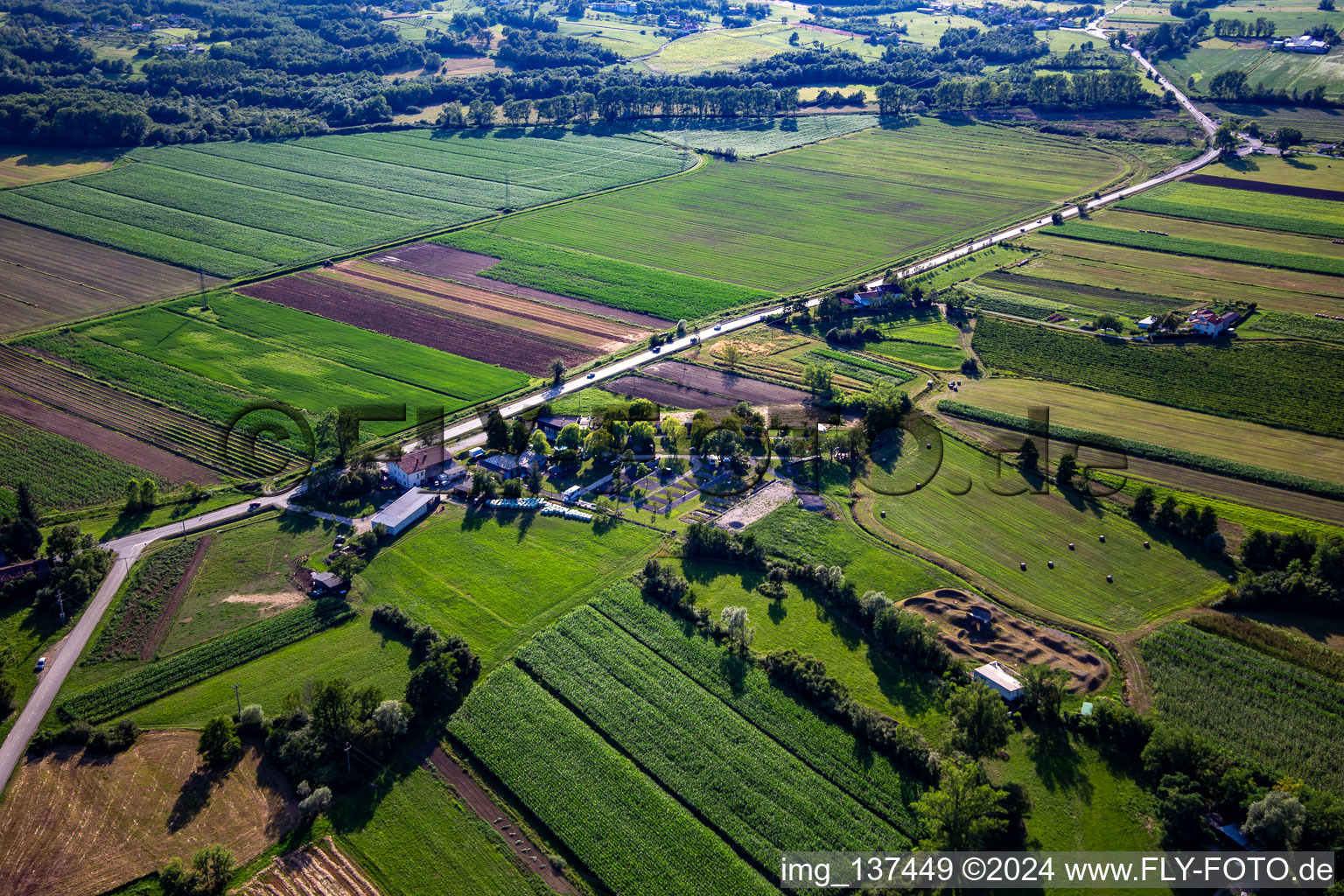 Vue aérienne de Parc pour maisons mobiles et campings Lijak à Nova Gorica dans le département Slovénie, Slovénie