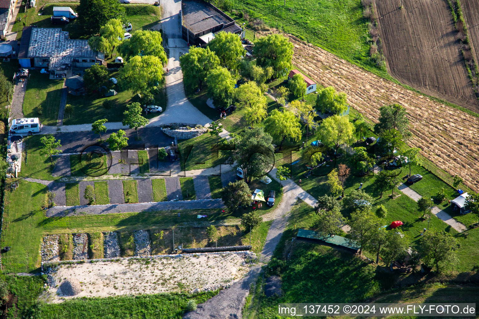 Vue aérienne de Parc pour maisons mobiles et campings Lijak à Nova Gorica dans le département Slovénie, Slovénie