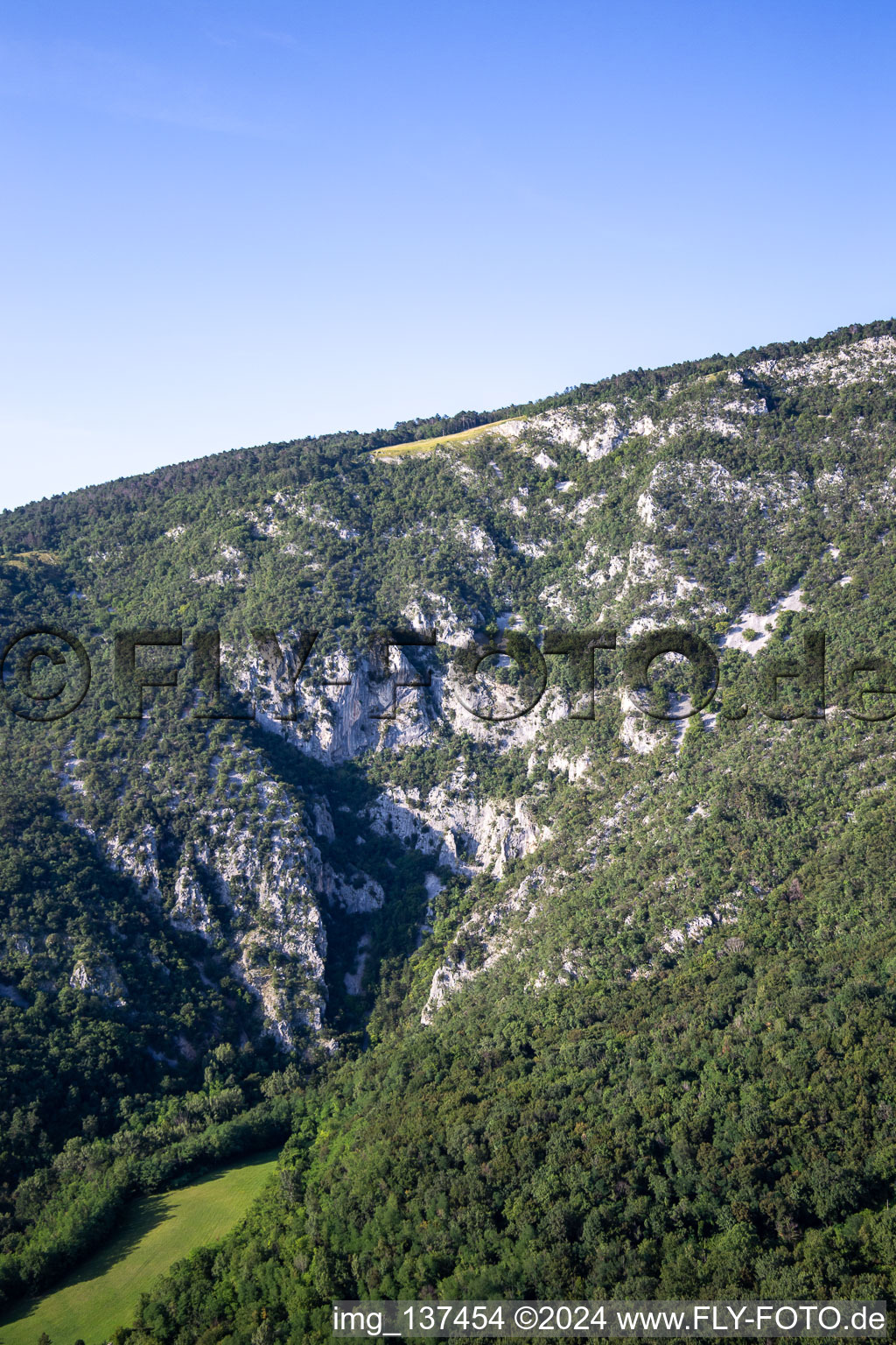 Vue aérienne de Décollage en parapente de Lijak / Vzletišče jadralnih padalcev Lijak à Nova Gorica dans le département Slovénie, Slovénie