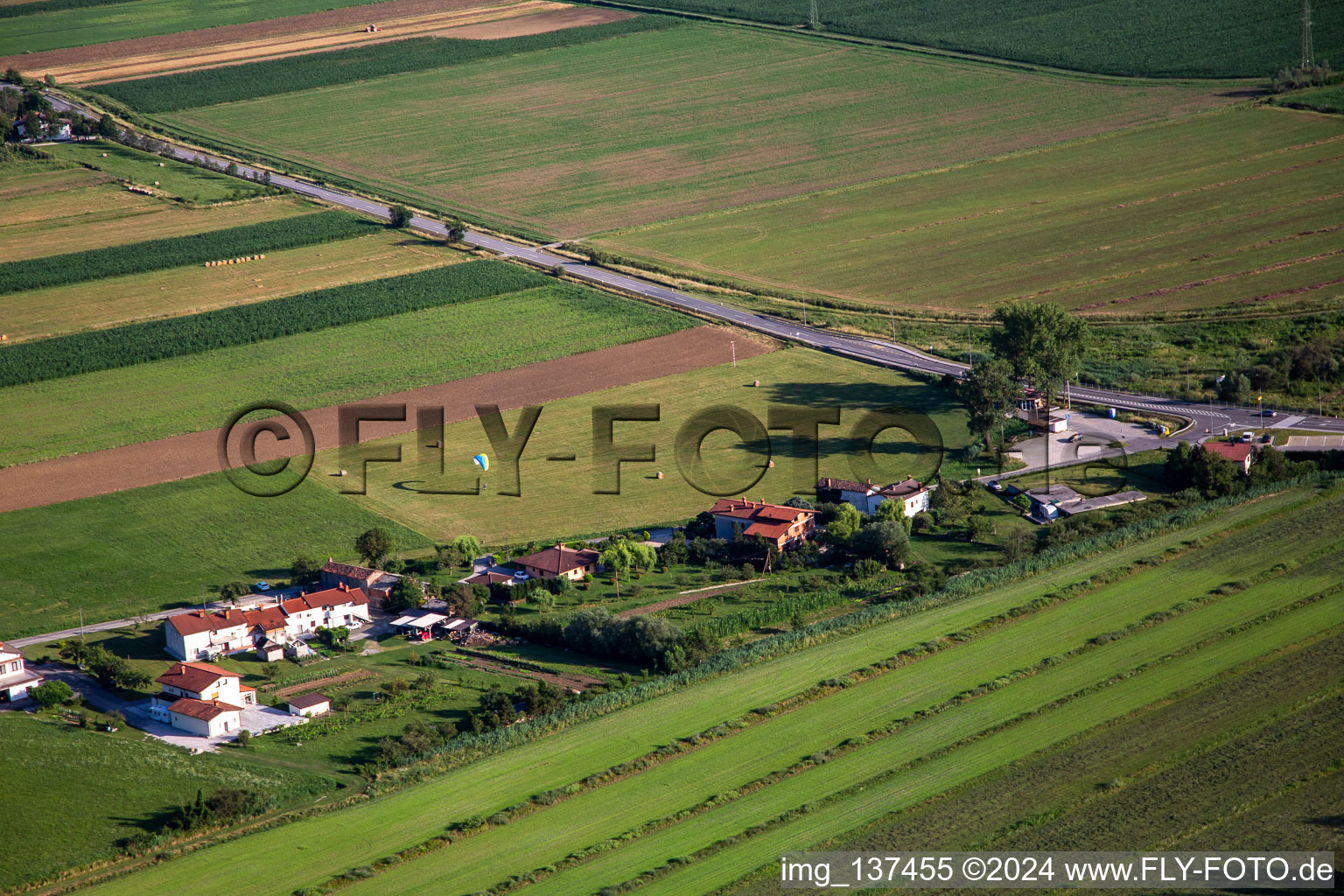 Vue aérienne de Parapente Atterrissage Lijak / Društvo jadralnih padalcev Polet Nova Gorica à Nova Gorica dans le département Slovénie, Slovénie