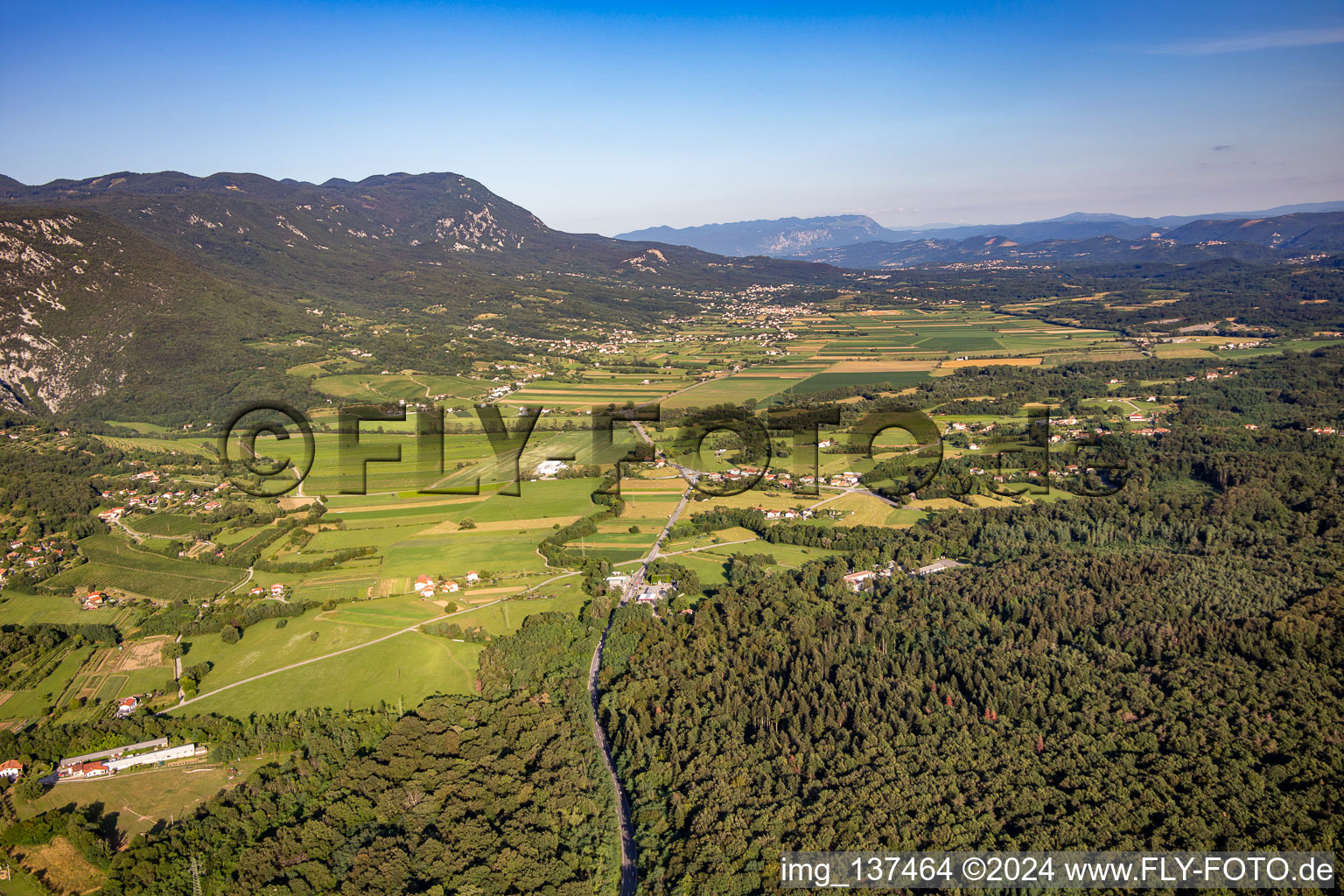 Vue aérienne de Vallée du Lijak depuis l'ouest à Nova Gorica dans le département Slovénie, Slovénie