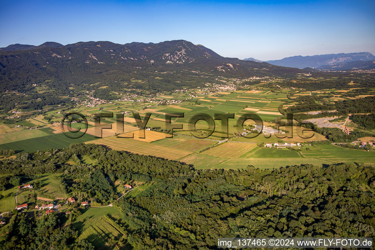 Vue aérienne de Vallée du Lijak depuis l'ouest à Nova Gorica dans le département Slovénie, Slovénie