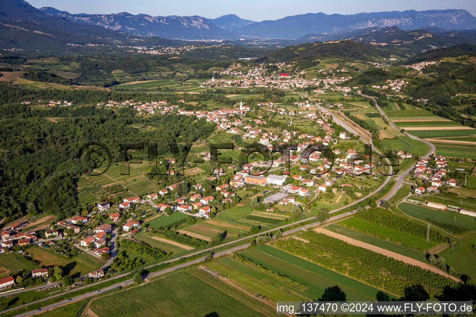 Vue aérienne de Dans la vallée de Vipara à Nova Gorica dans le département Slovénie, Slovénie