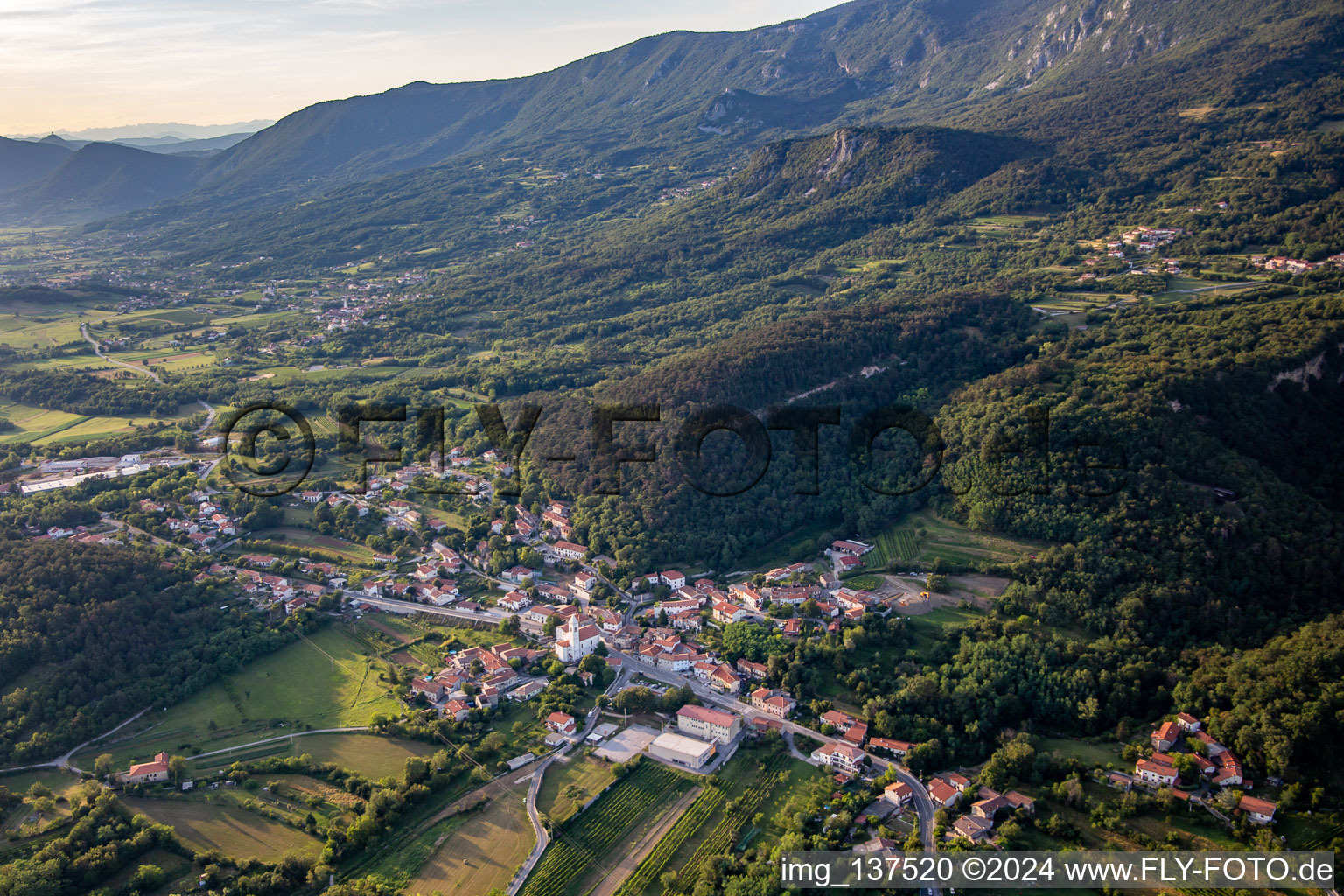 Enregistrement par drone de Ajdovščina dans le département Slovénie, Slovénie