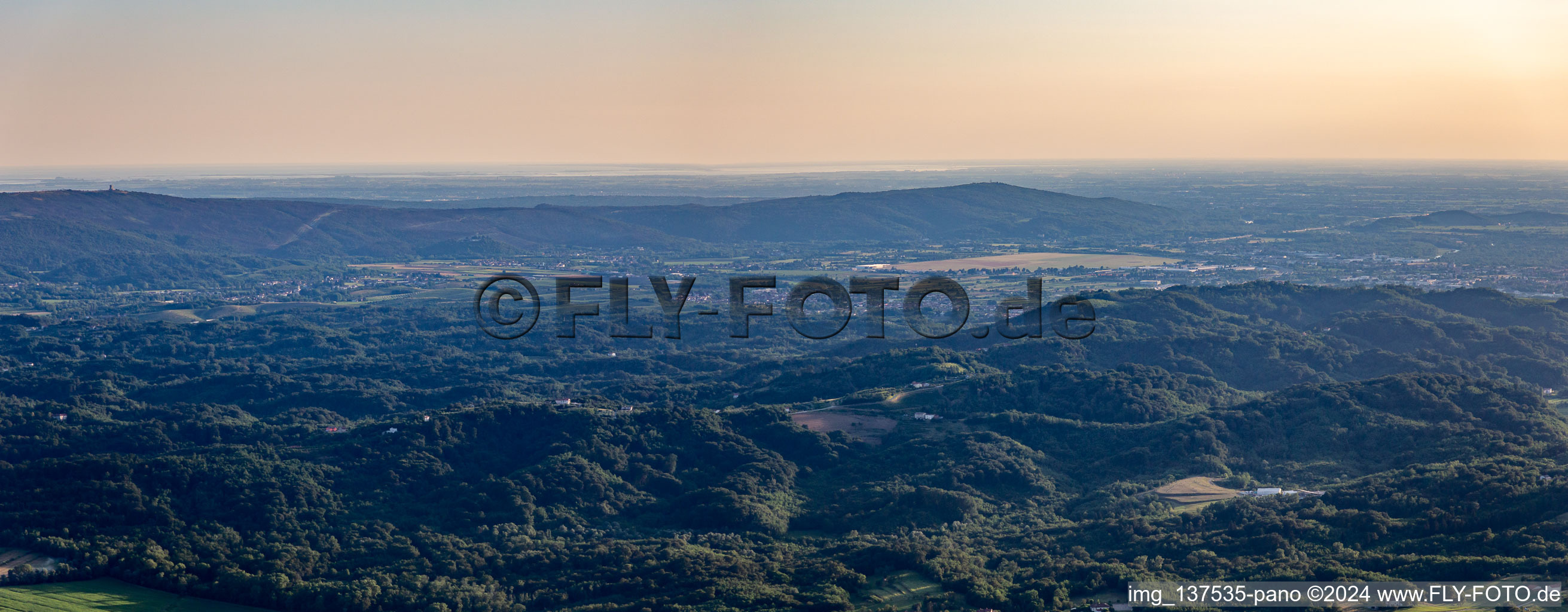 Vue aérienne de Šempeter-Vrtojba dans le département Slovénie, Slovénie