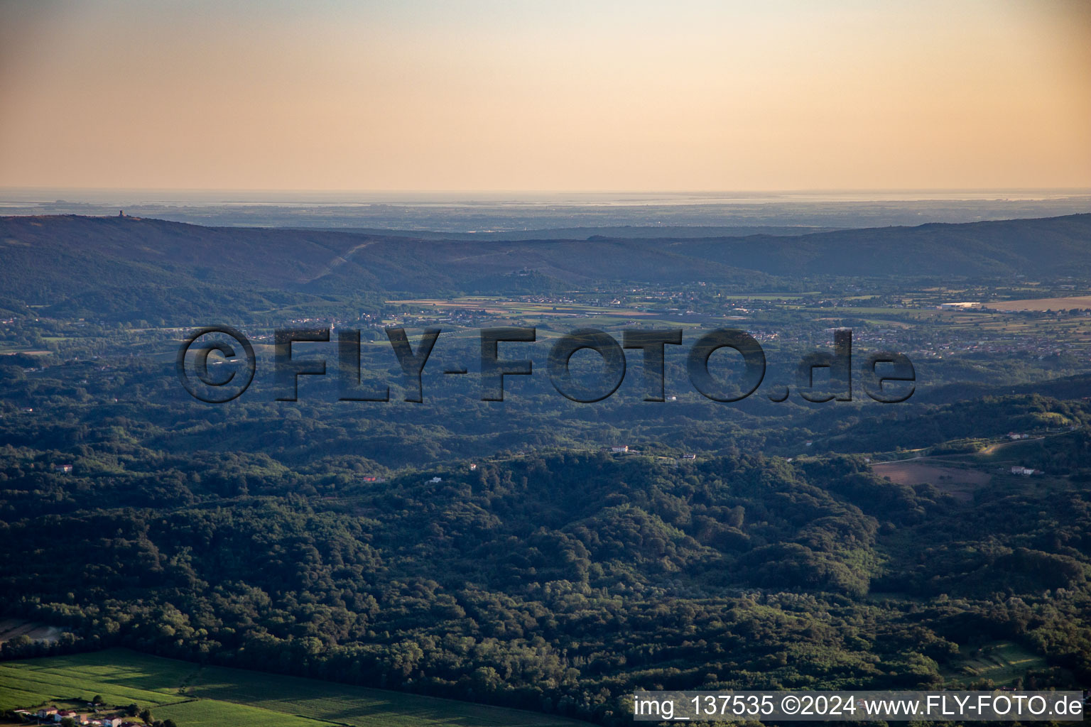 Vue aérienne de Miren-Kostanjevica dans le département Slovénie, Slovénie