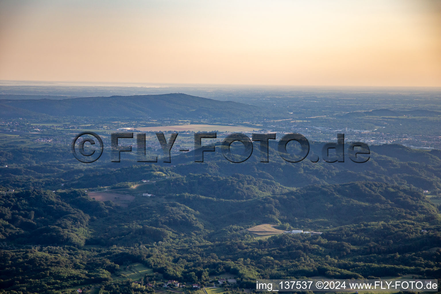 Vue aérienne de Savogna d’Isonzo dans le département Gorizia, Italie