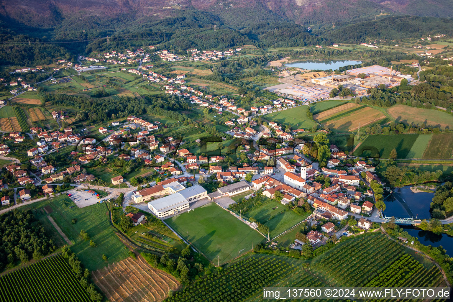 Photographie aérienne de Renče-Vogrsko dans le département Slovénie, Slovénie