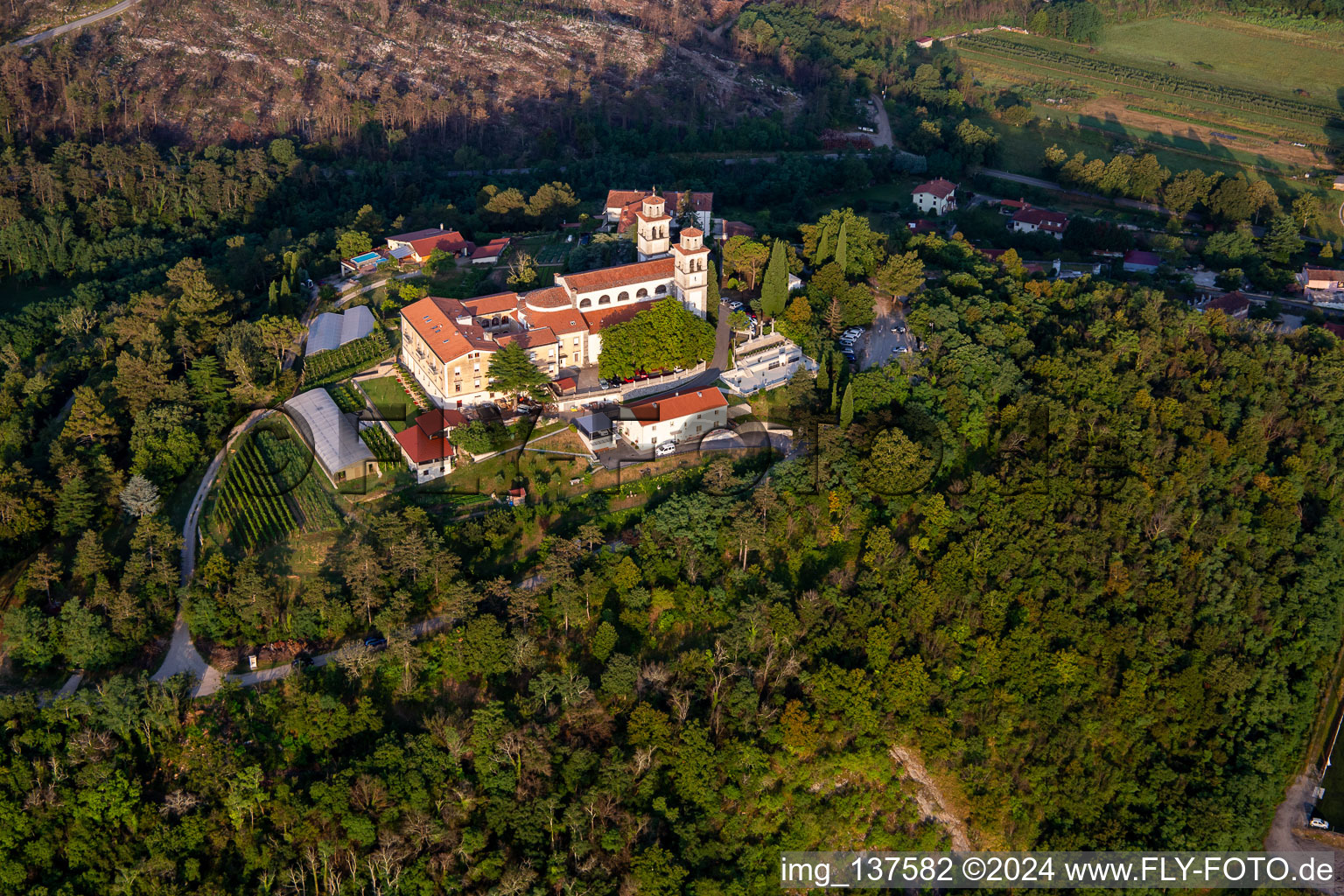 Photographie aérienne de Château de Miren / Diplôme de Mirenski à Miren-Kostanjevica dans le département Slovénie, Slovénie