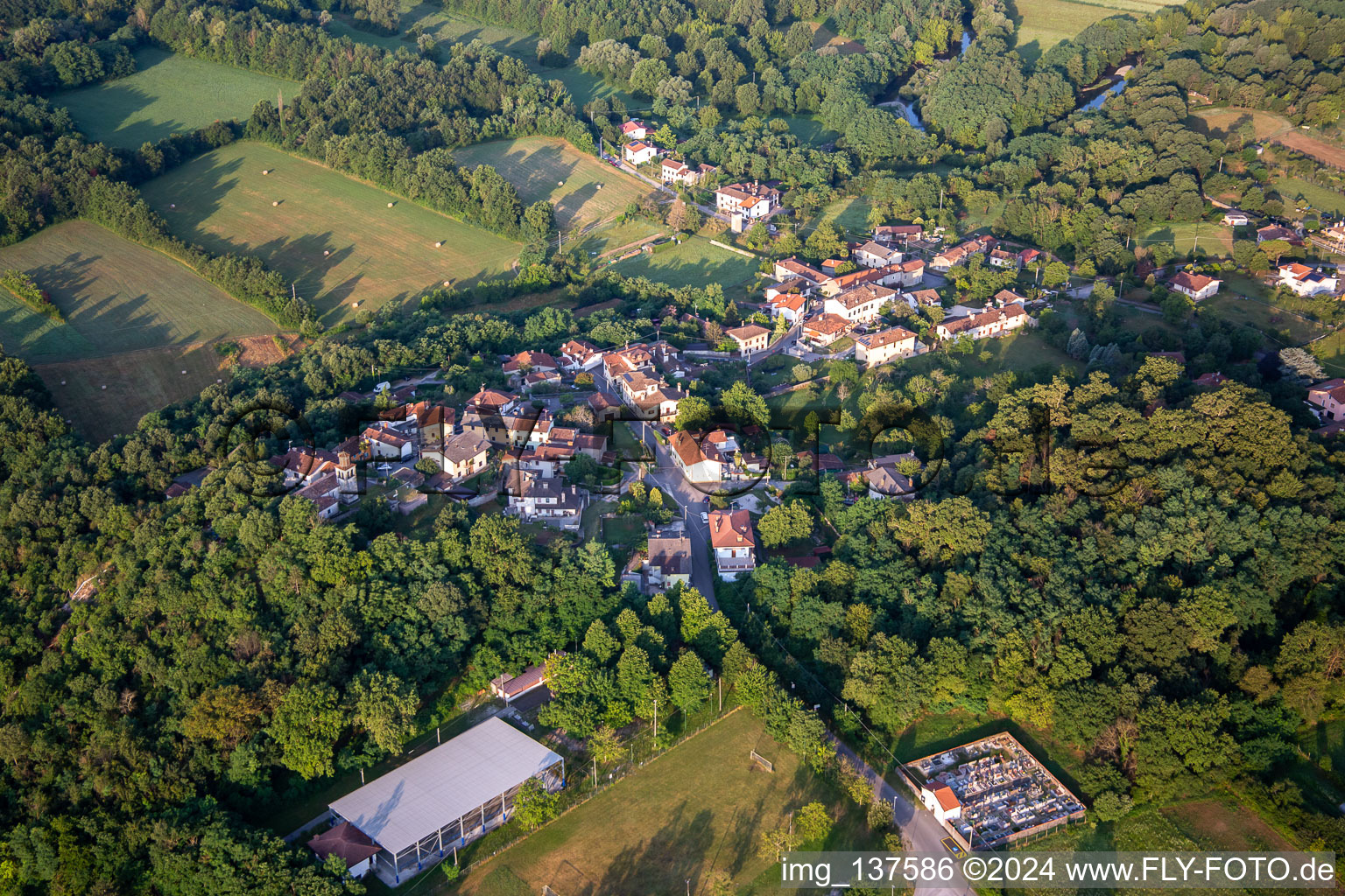 Vue aérienne de Quartier Peci in Savogna d’Isonzo dans le département Gorizia, Italie