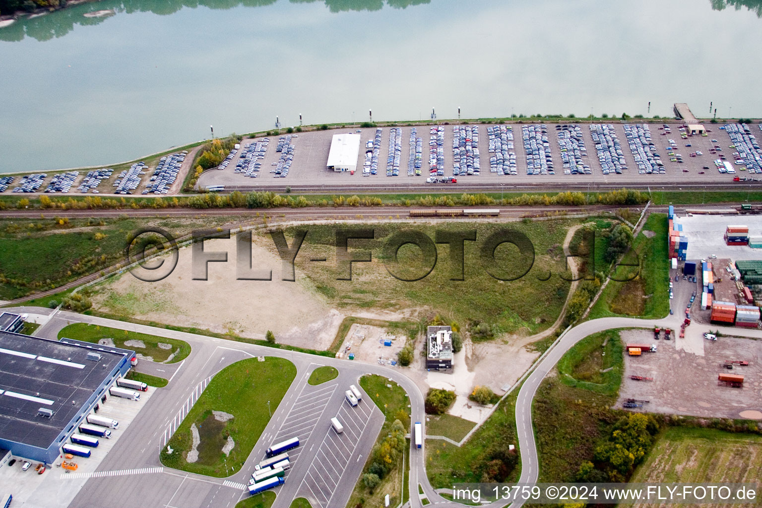 Vue oblique de Port du Rhin à Wörth am Rhein dans le département Rhénanie-Palatinat, Allemagne