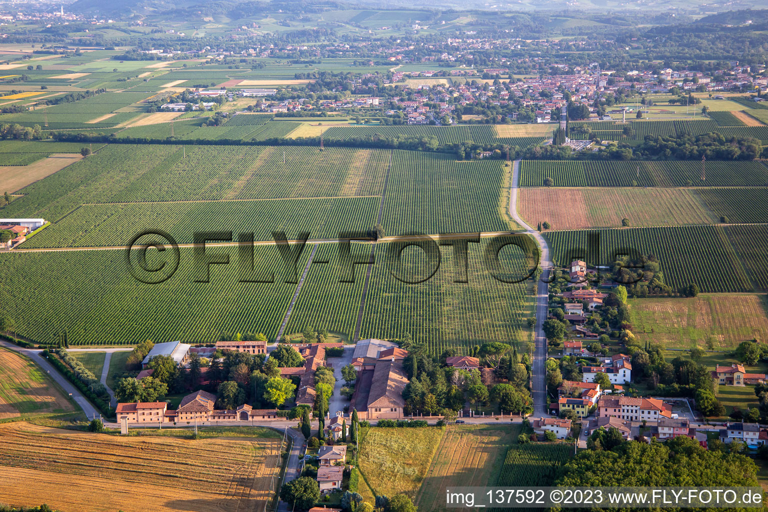 Vue aérienne de Tenuta Villanova à Farra d’Isonzo dans le département Gorizia, Italie