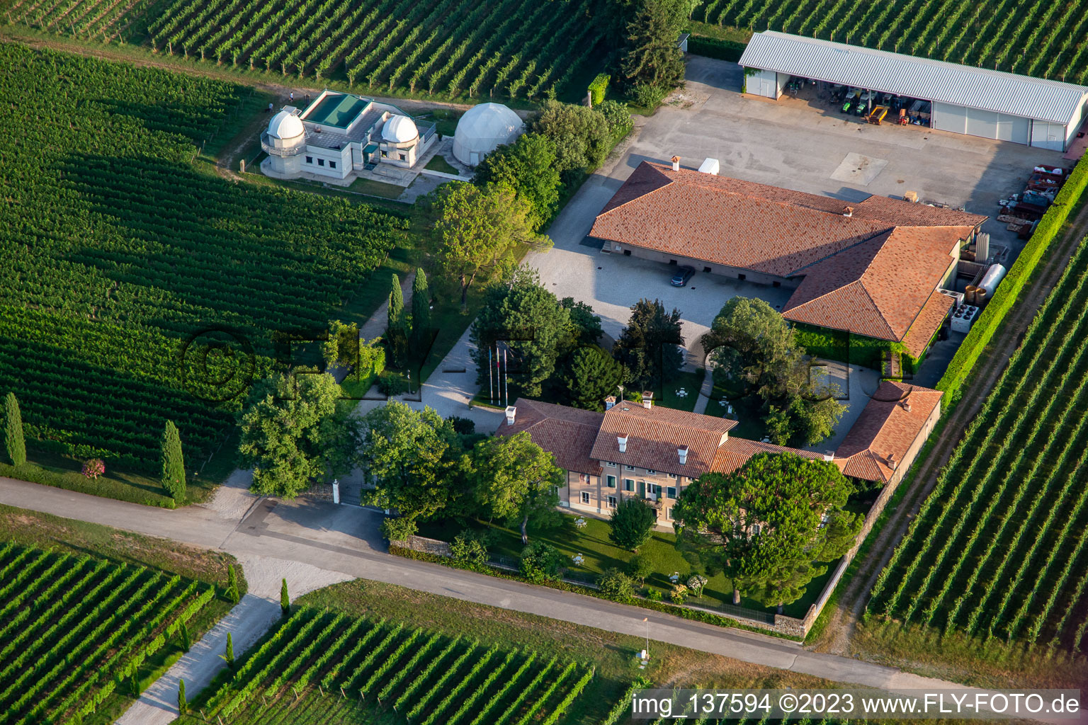 Vue aérienne de Tenuta Borgo Conventi SRL et Observatoire Farra d'Isonzo Osservatorio Astronomico CCAF à Farra d’Isonzo dans le département Gorizia, Italie