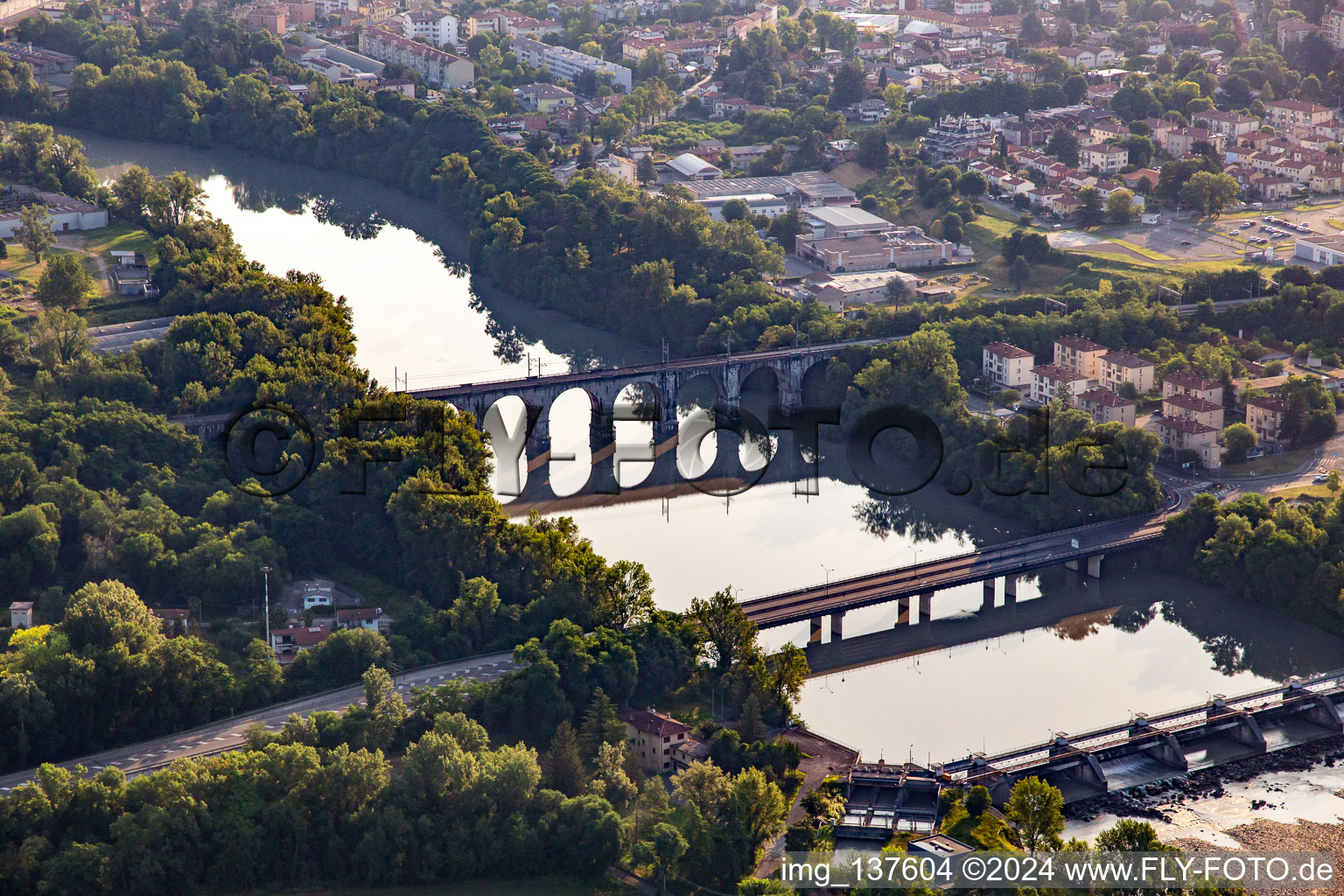 Vue aérienne de Trois ponts sur l'Isonzo à Gorizia dans le département Gorizia, Italie