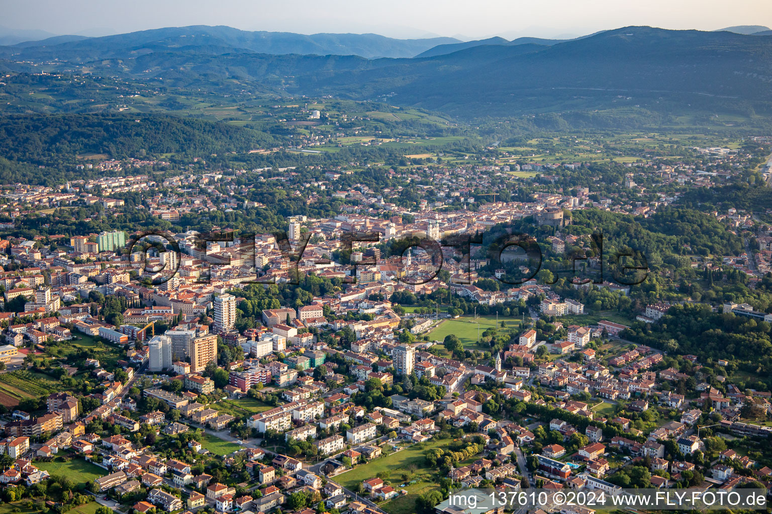 Vue aérienne de Centre-ville à Gorizia dans le département Gorizia, Italie