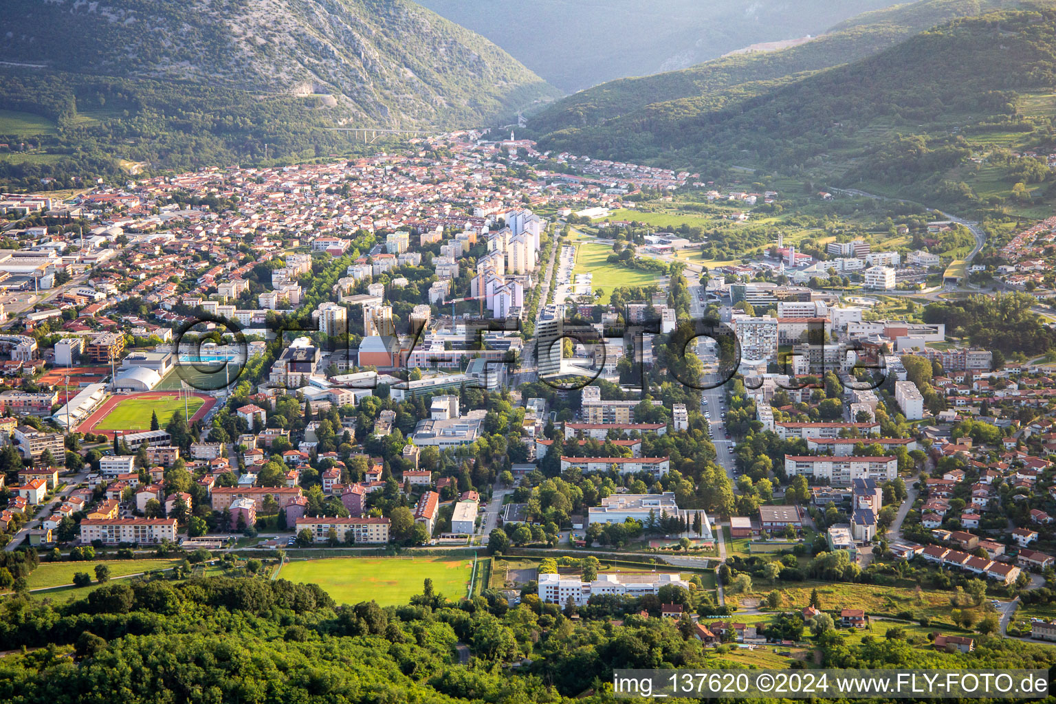 Vue d'oiseau de Nova Gorica dans le département Slovénie, Slovénie