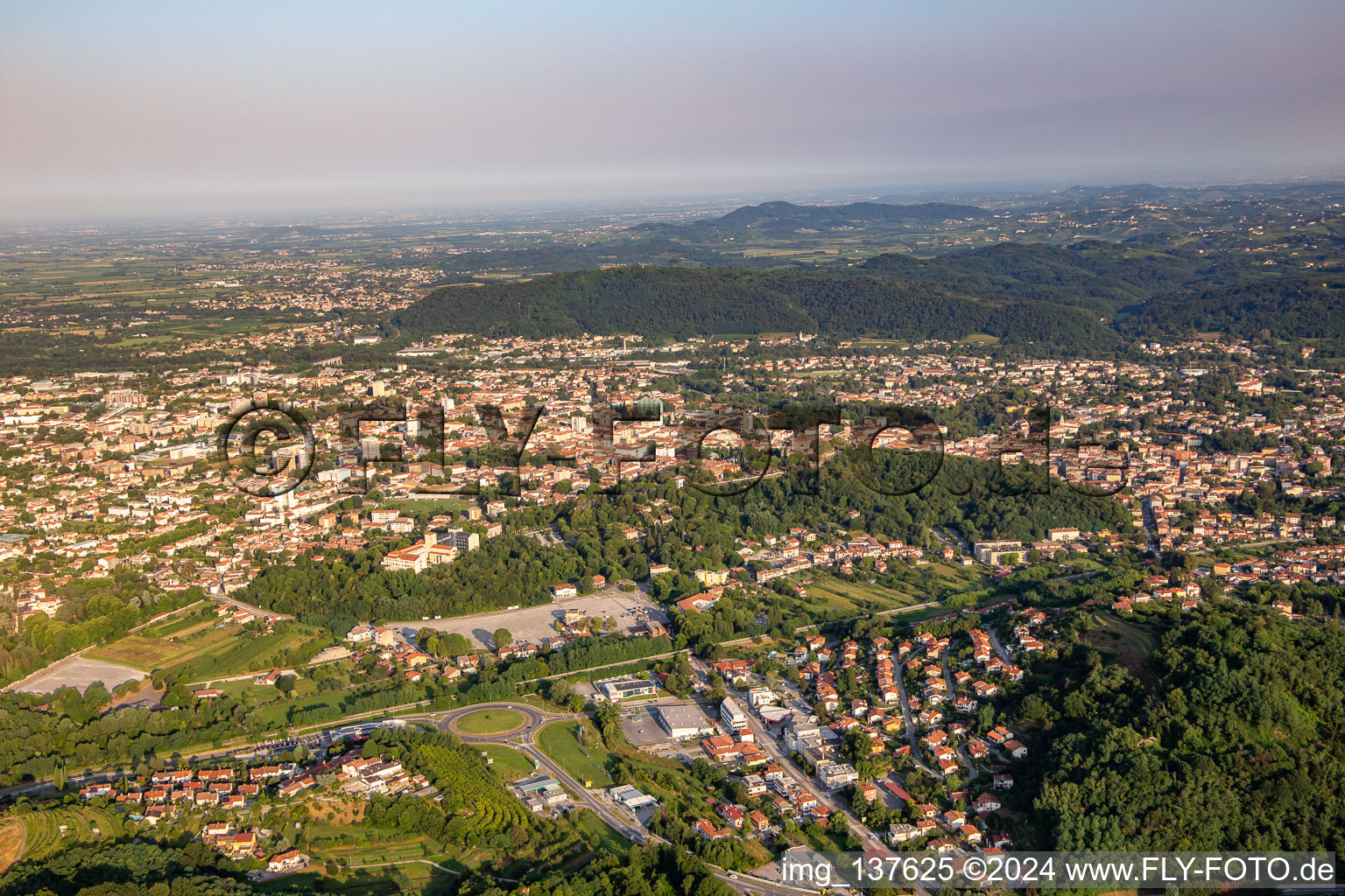 Vue aérienne de Gorizia dans le département Gorizia, Italie