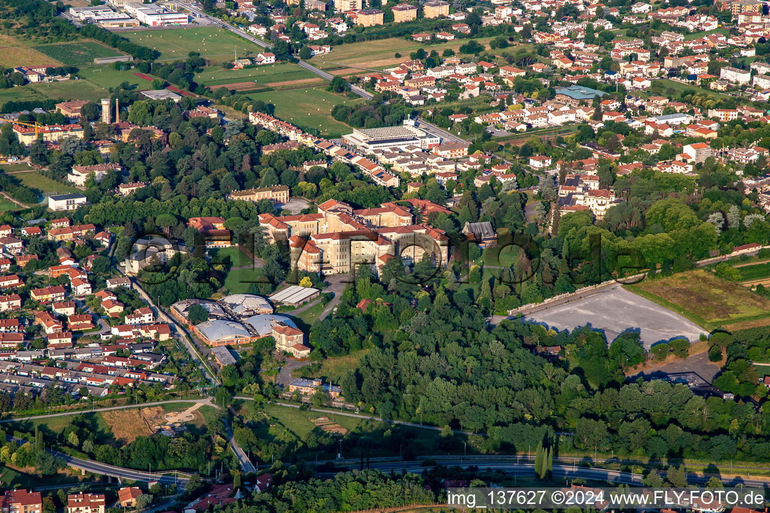 Vue aérienne de Hôpital Ospédale Civile à Gorizia dans le département Gorizia, Italie