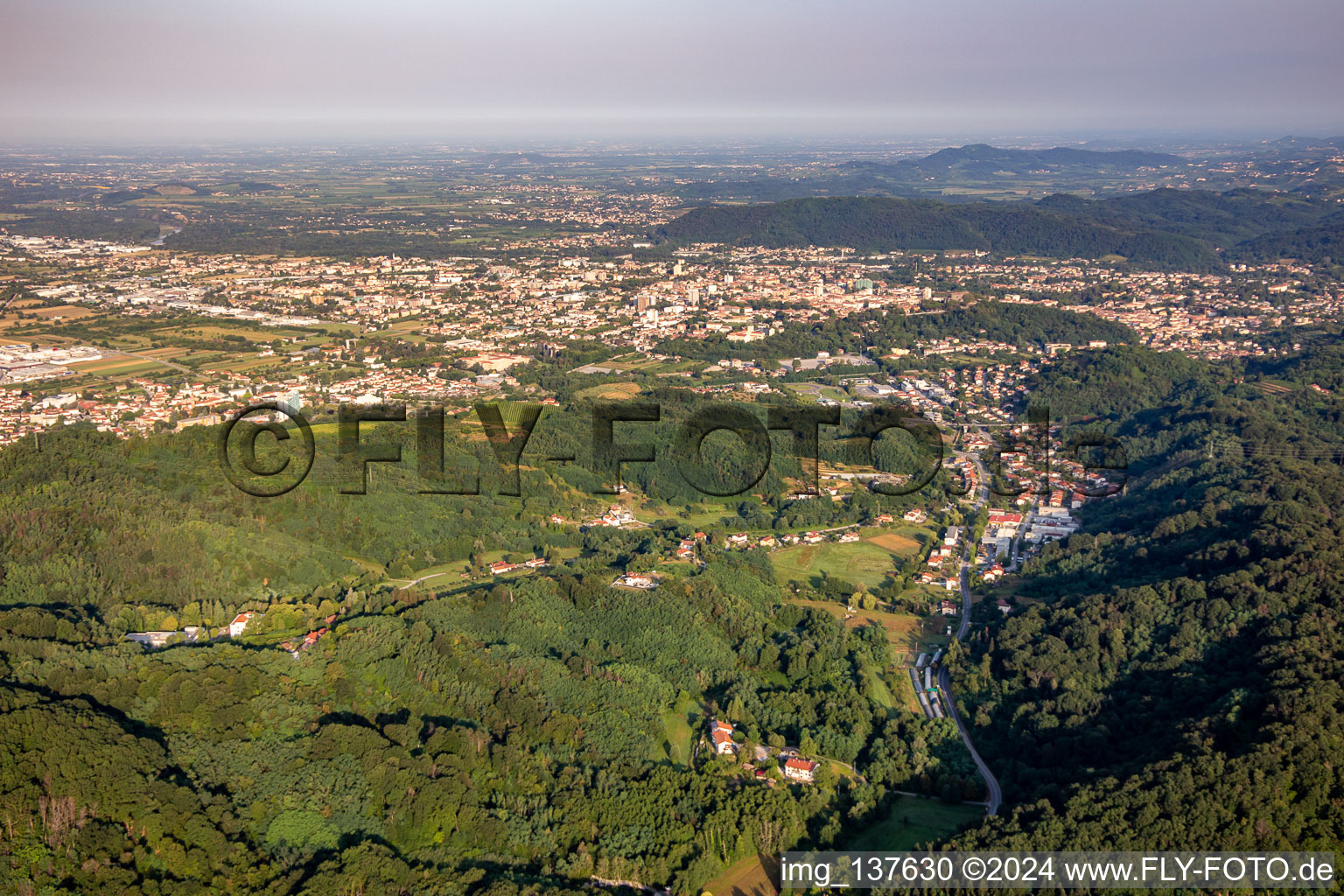 Vue aérienne de De l'est à Nova Gorica dans le département Slovénie, Slovénie