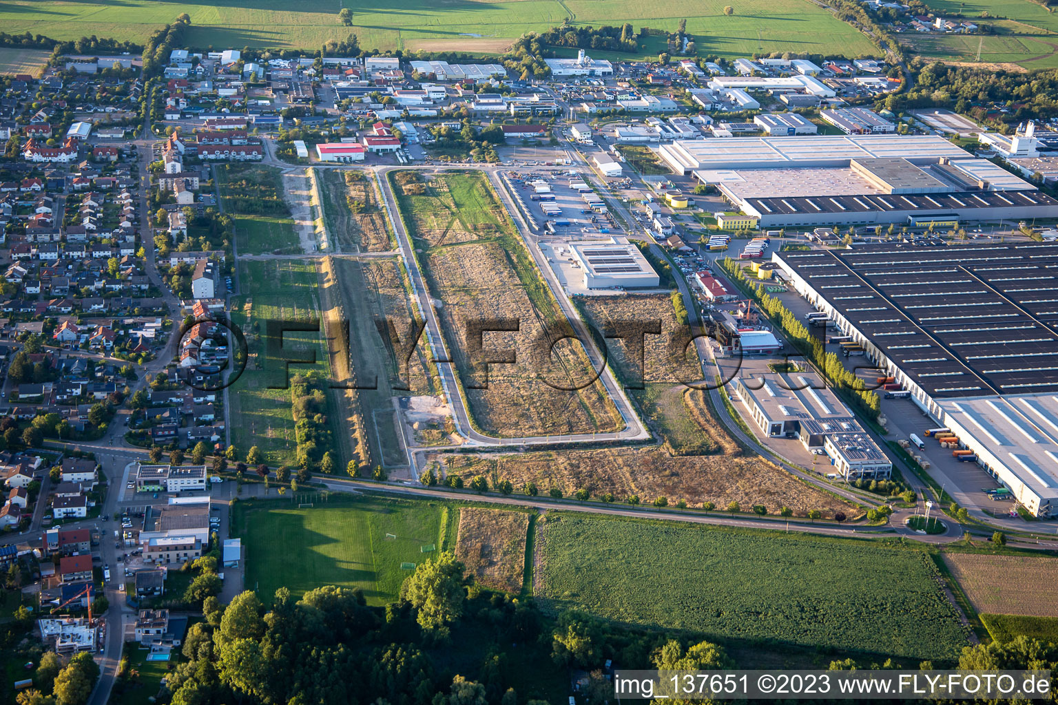 Vue aérienne de Développement de l’agrandissement de l’Interpark à Offenbach an der Queich dans le département Rhénanie-Palatinat, Allemagne
