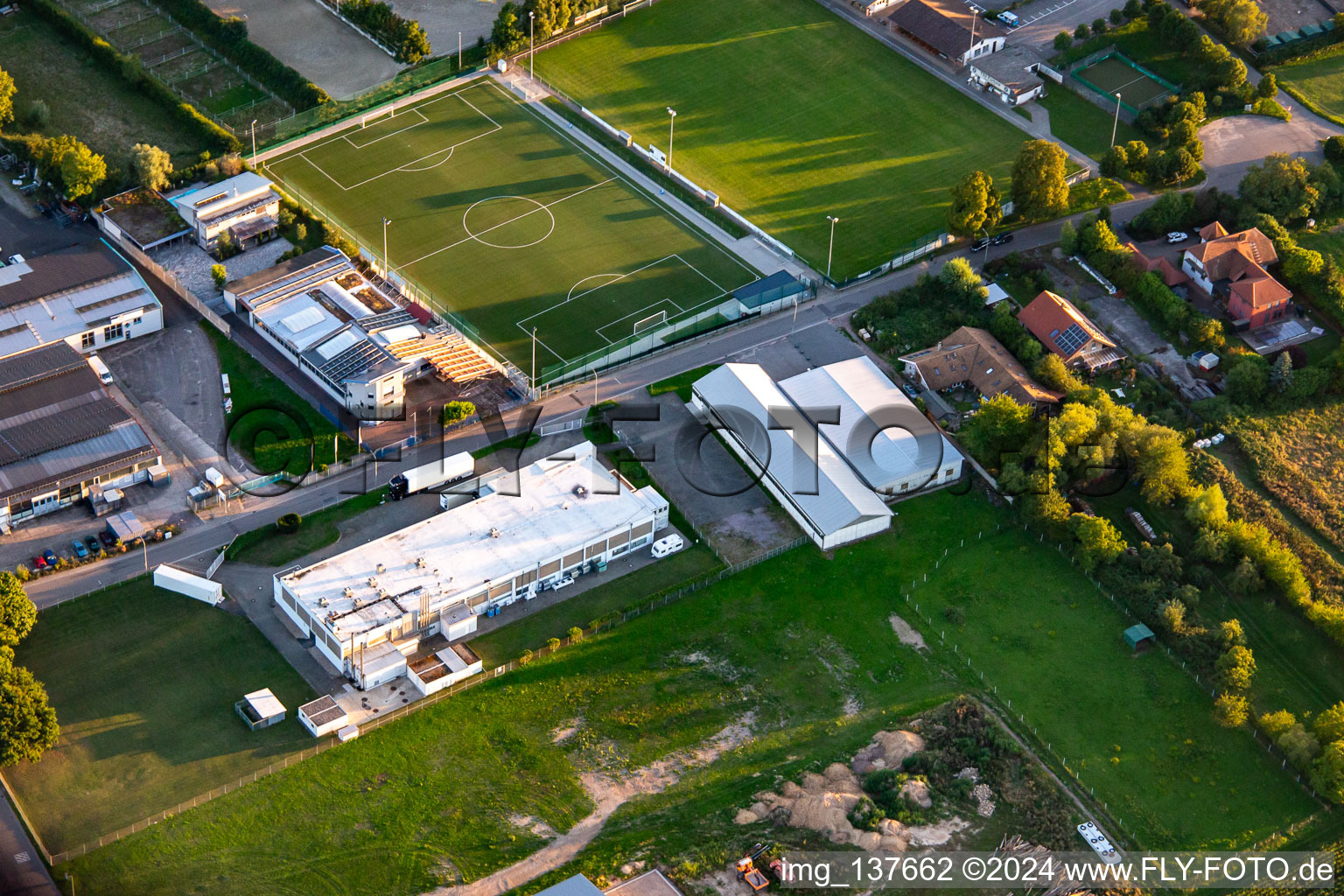 Vue aérienne de Industriestr à le quartier Billigheim in Billigheim-Ingenheim dans le département Rhénanie-Palatinat, Allemagne