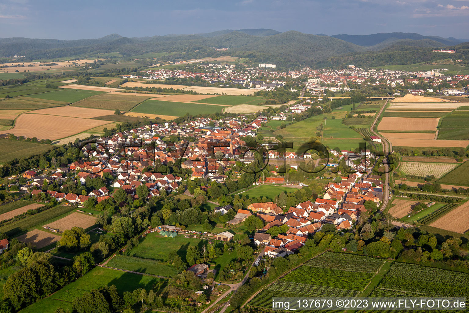 Vue aérienne de Du nord-est à le quartier Drusweiler in Kapellen-Drusweiler dans le département Rhénanie-Palatinat, Allemagne