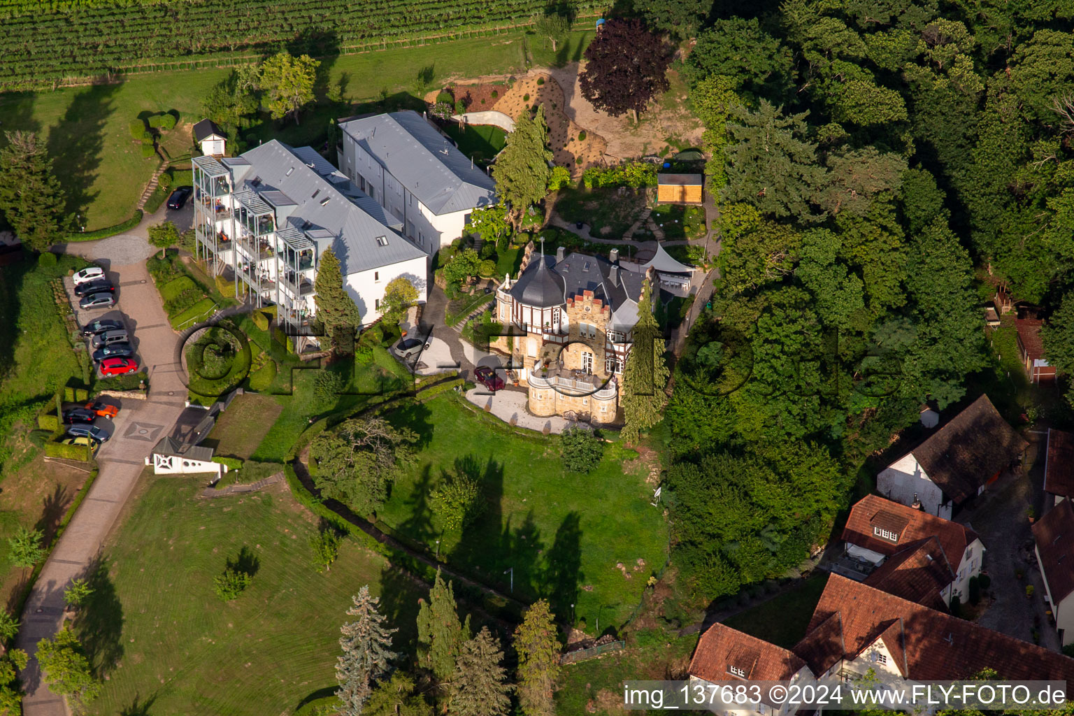 Vue aérienne de Yoga La Douce à le quartier Pleisweiler in Bad Bergzabern dans le département Rhénanie-Palatinat, Allemagne