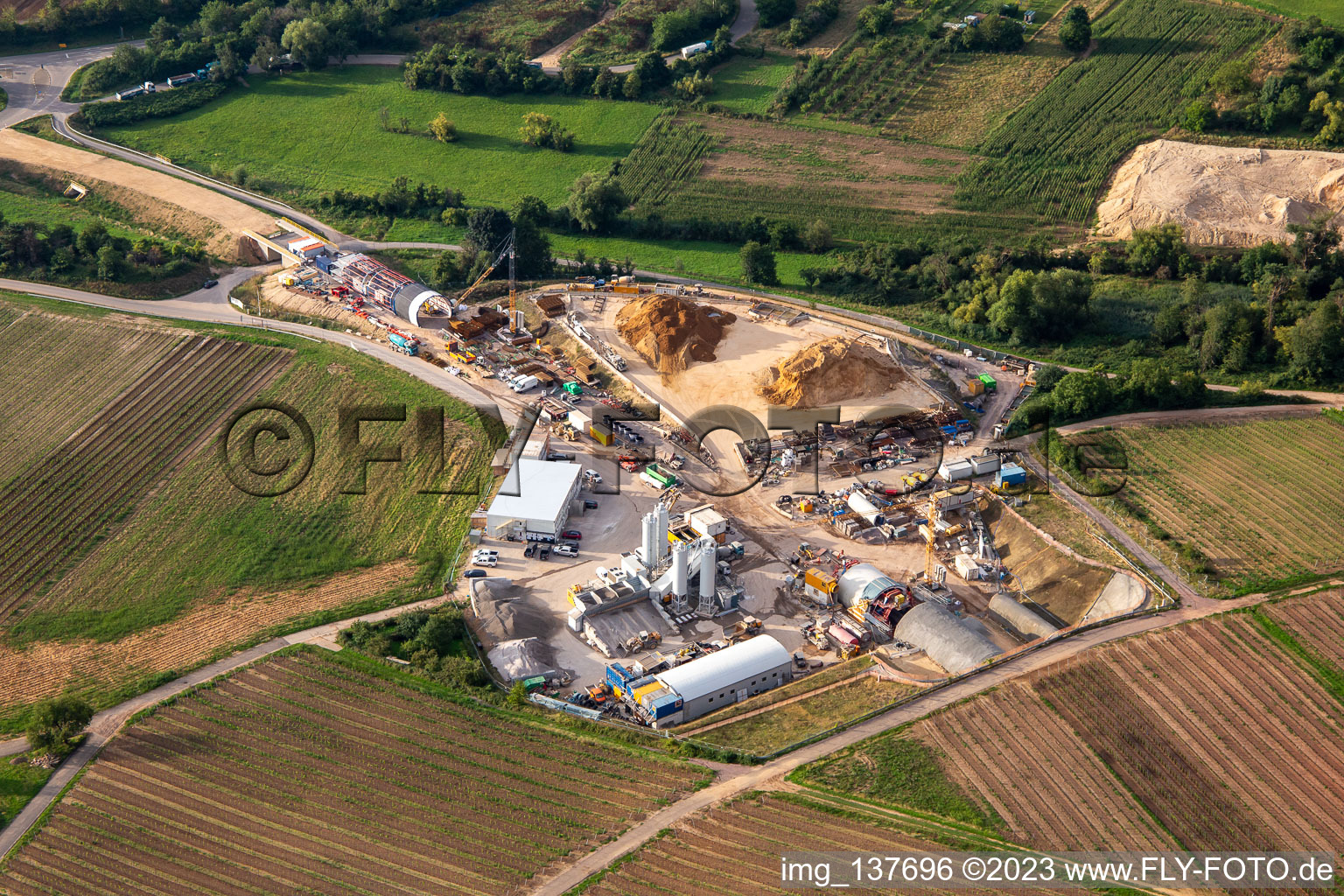 Chantier de construction de tunnels à Dörrenbach dans le département Rhénanie-Palatinat, Allemagne depuis l'avion