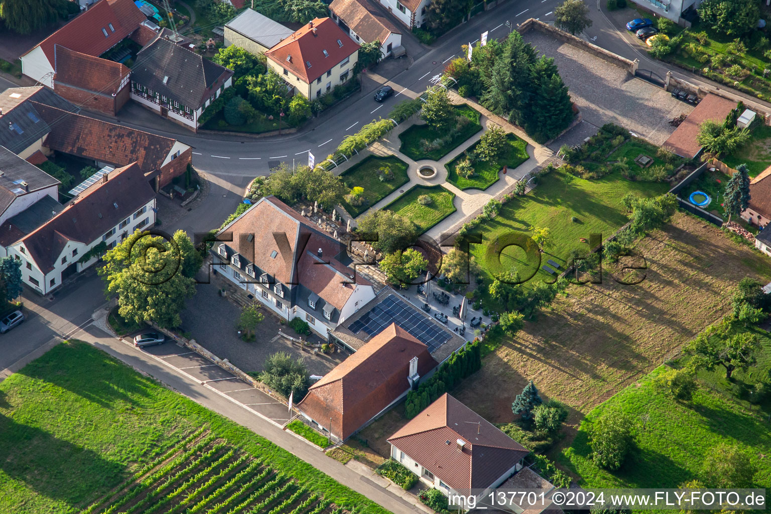 Vue aérienne de Schlössl à Oberotterbach dans le département Rhénanie-Palatinat, Allemagne