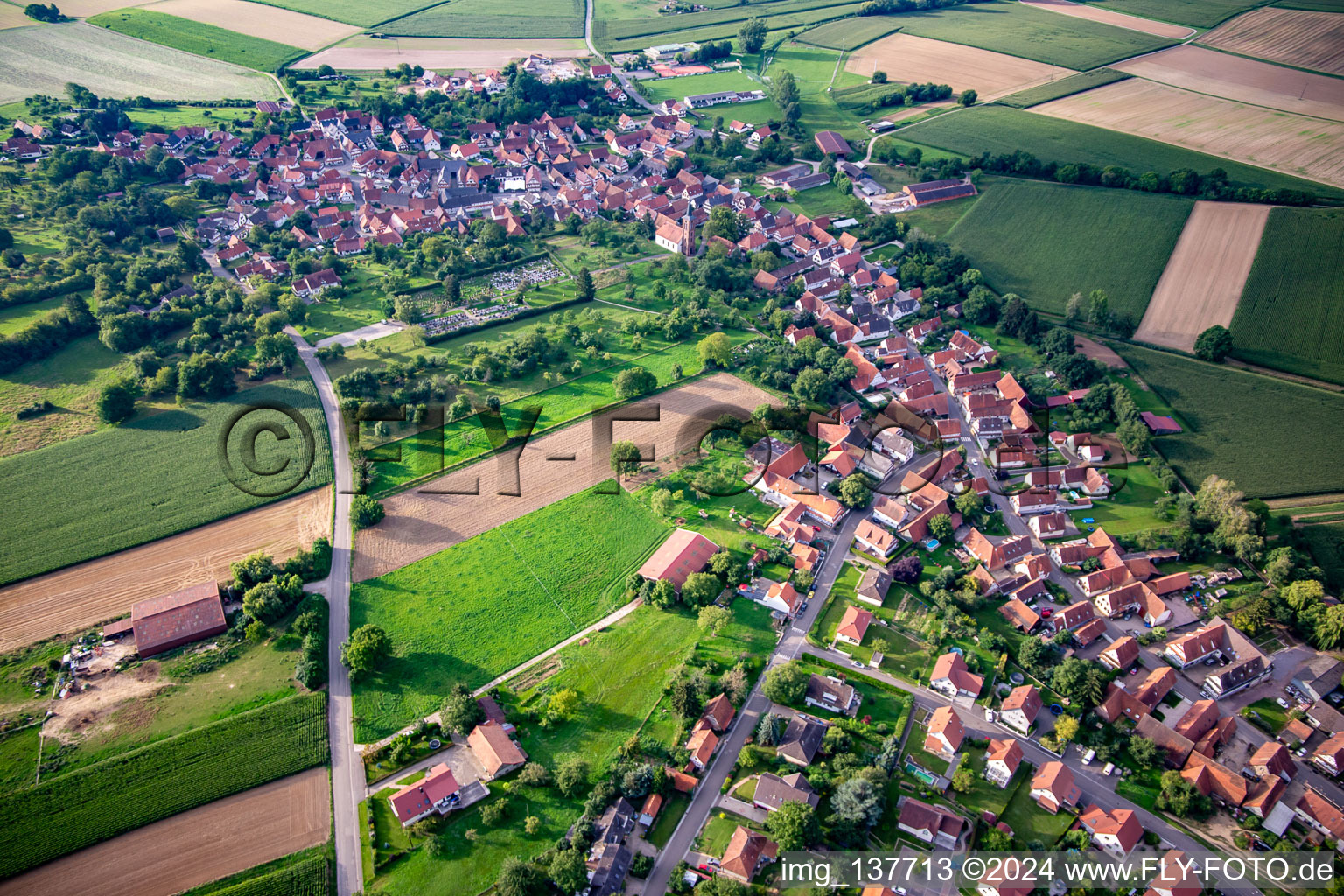 Vue aérienne de Hunspach dans le département Bas Rhin, France