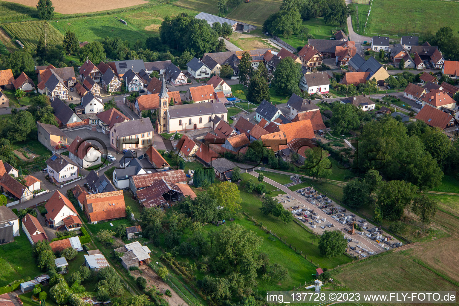 Vue aérienne de Cimetière à Siegen dans le département Bas Rhin, France