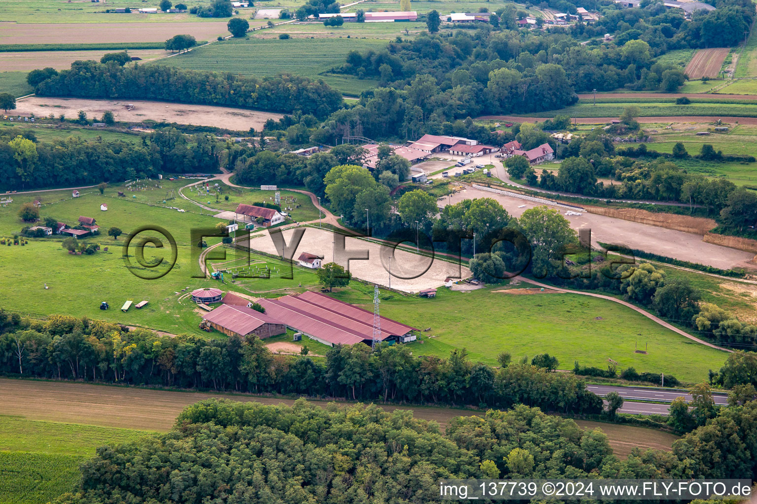 Vue aérienne de Harras De La Née à Mothern dans le département Bas Rhin, France