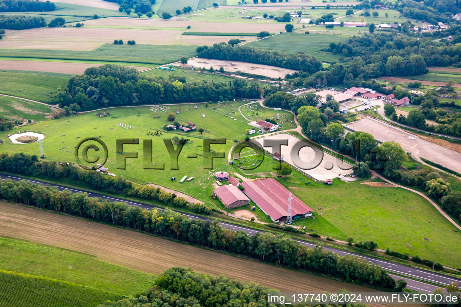 Vue aérienne de Harras De La Née à Mothern dans le département Bas Rhin, France