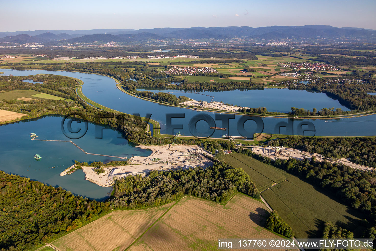 Vue aérienne de HOLCIM : GRAVIÈRE DE STATTMATTEN et graver hubele à Stattmatten dans le département Bas Rhin, France