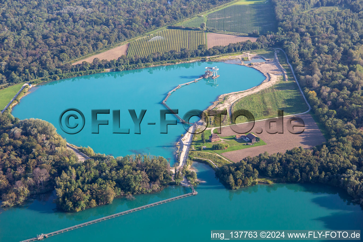 Vue aérienne de Gravière de Dahlunden à Fort-Louis dans le département Bas Rhin, France