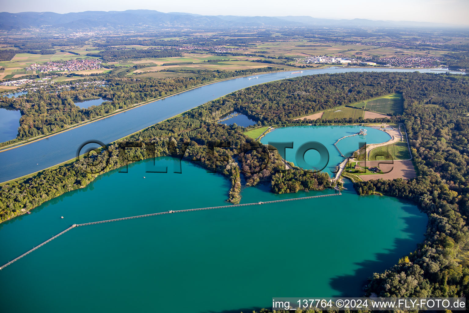 Vue aérienne de Gravière de Dahlunden à Fort-Louis dans le département Bas Rhin, France