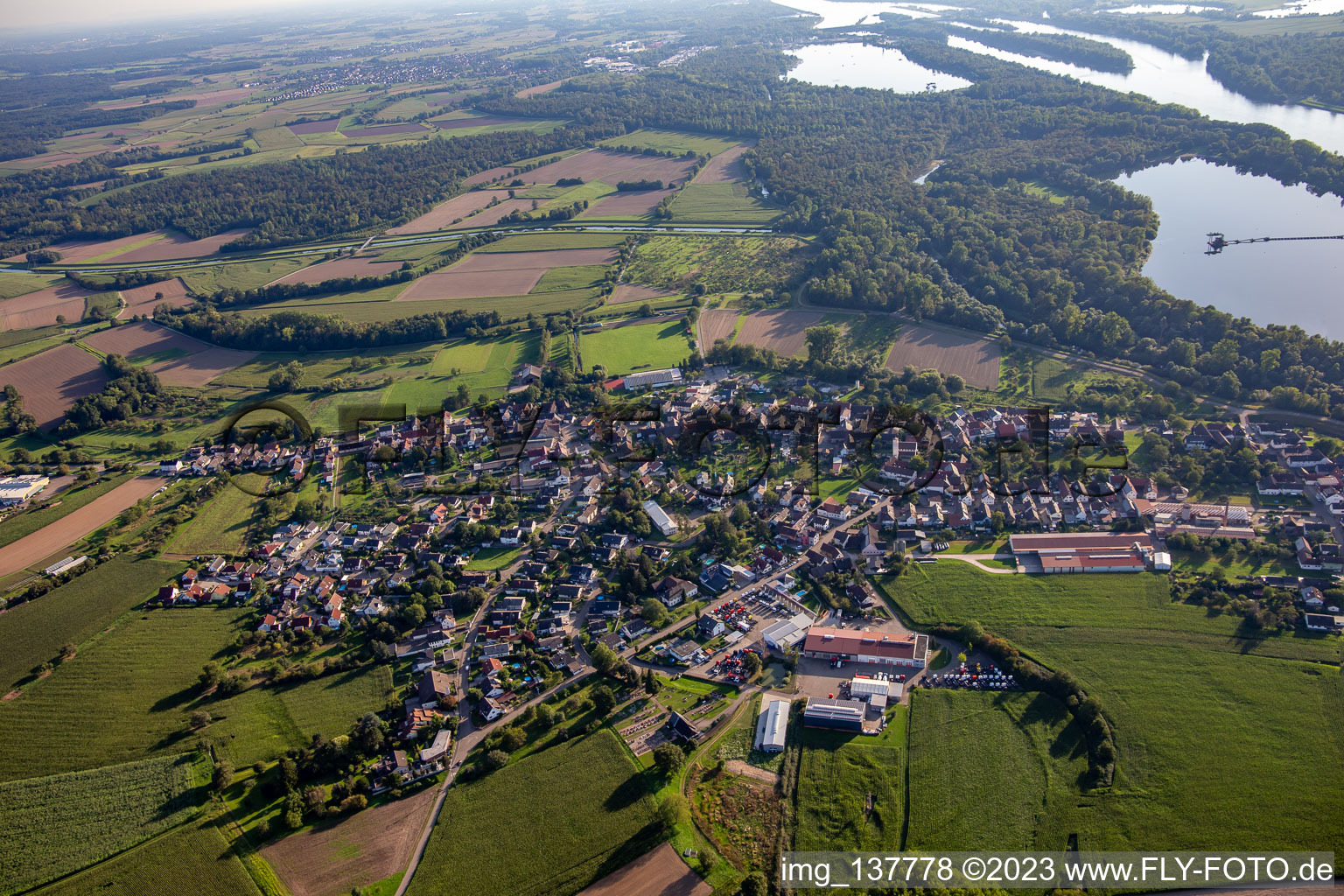 Vue aérienne de Du nord à le quartier Helmlingen in Rheinau dans le département Bade-Wurtemberg, Allemagne