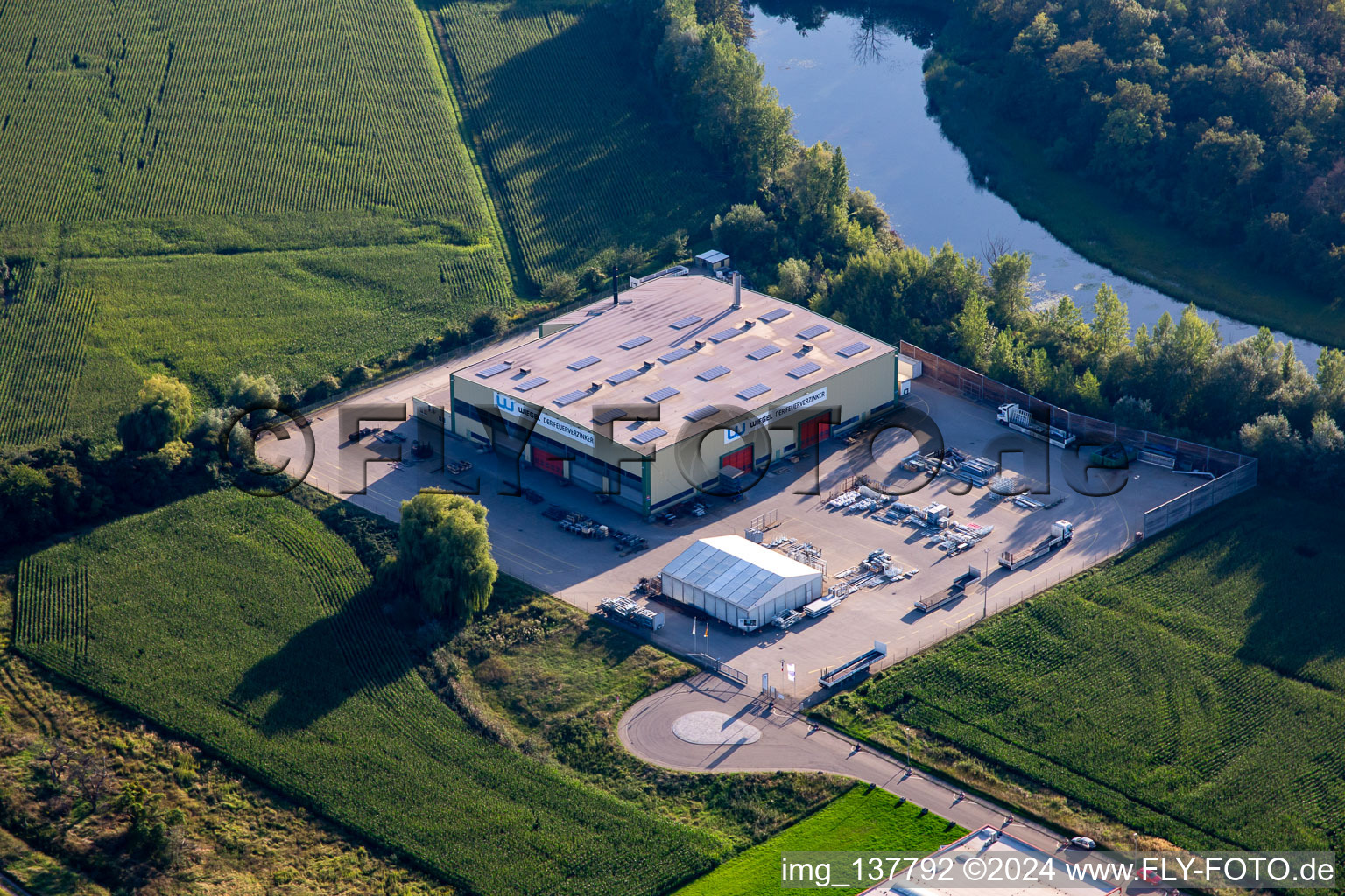 Vue aérienne de Fa. Wiegel La galvanisation à chaud à le quartier Freistett in Rheinau dans le département Bade-Wurtemberg, Allemagne