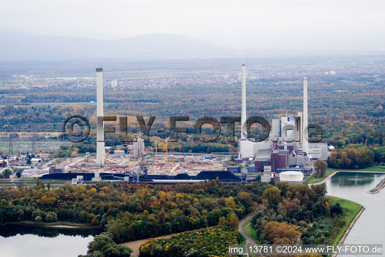 Vue aérienne de EnBW construit une nouvelle centrale au charbon sur Rheinhafen à le quartier Rheinhafen in Karlsruhe dans le département Bade-Wurtemberg, Allemagne