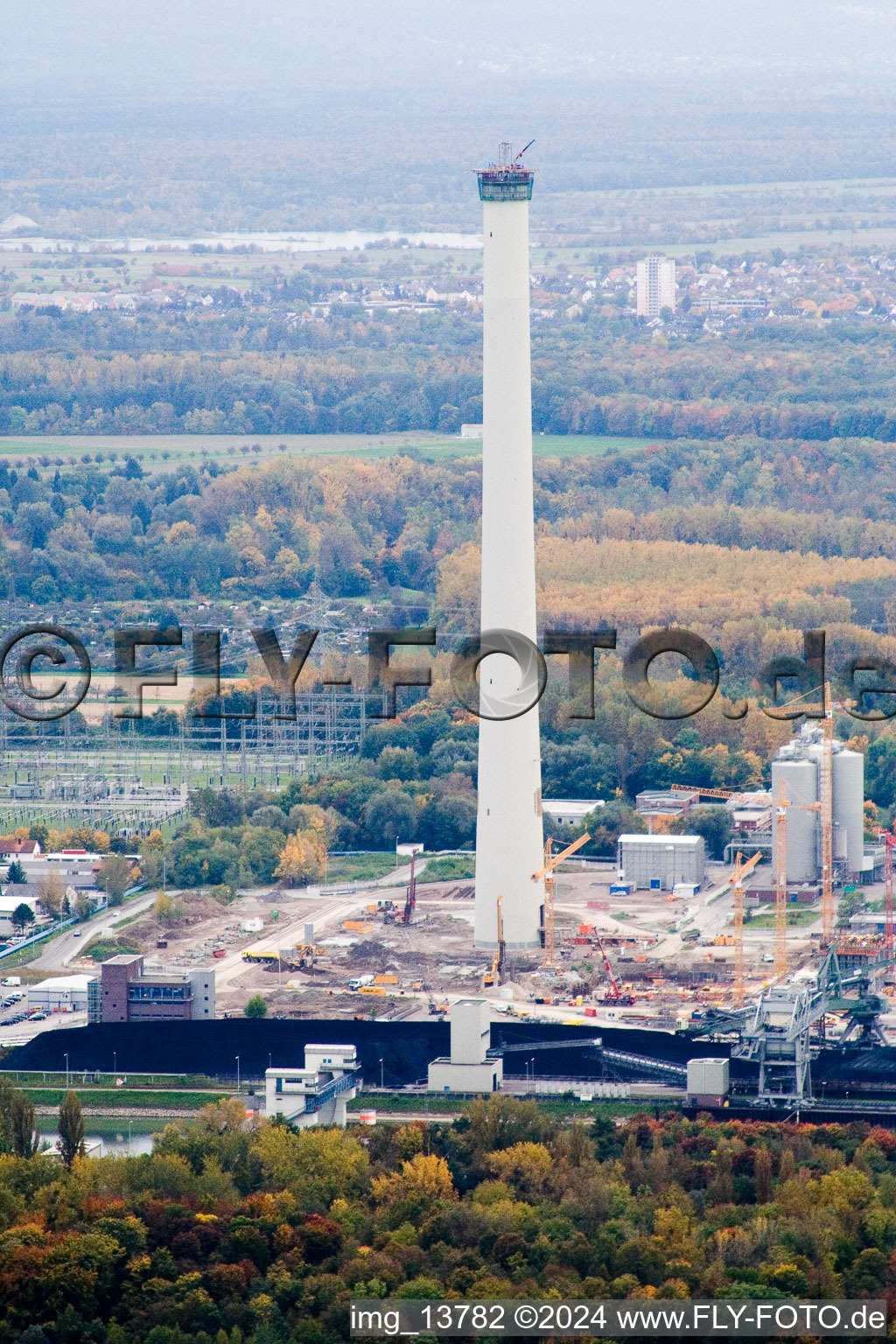 Vue aérienne de EnBW construit une nouvelle centrale au charbon sur Rheinhafen à le quartier Rheinhafen in Karlsruhe dans le département Bade-Wurtemberg, Allemagne