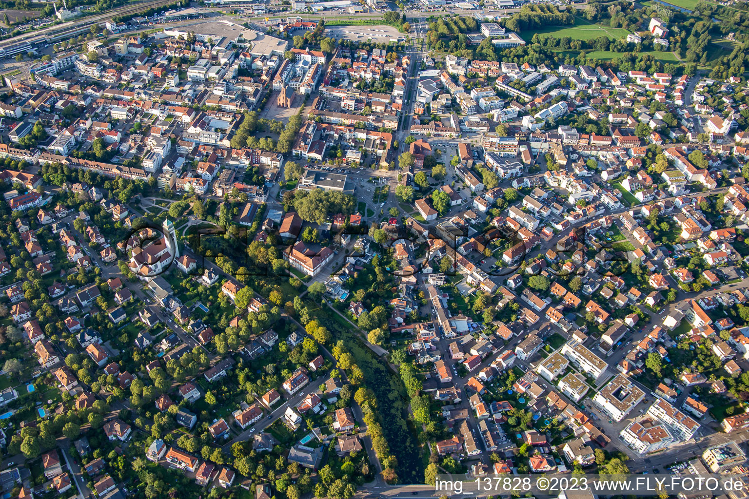 Vue aérienne de Parc municipal de la Roseraie à Kehl dans le département Bade-Wurtemberg, Allemagne