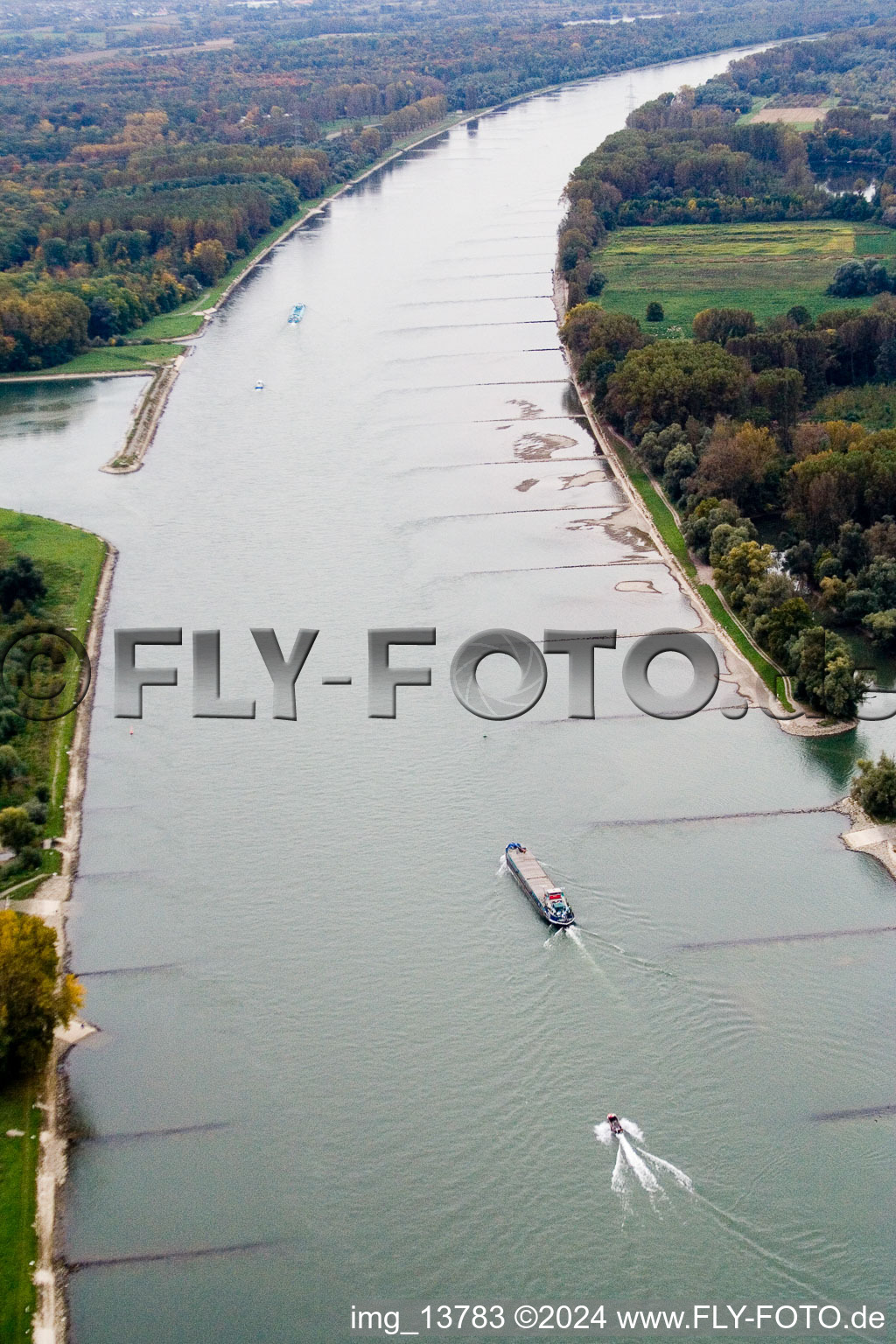 Vue aérienne de Rhin à le quartier Knielingen in Karlsruhe dans le département Bade-Wurtemberg, Allemagne